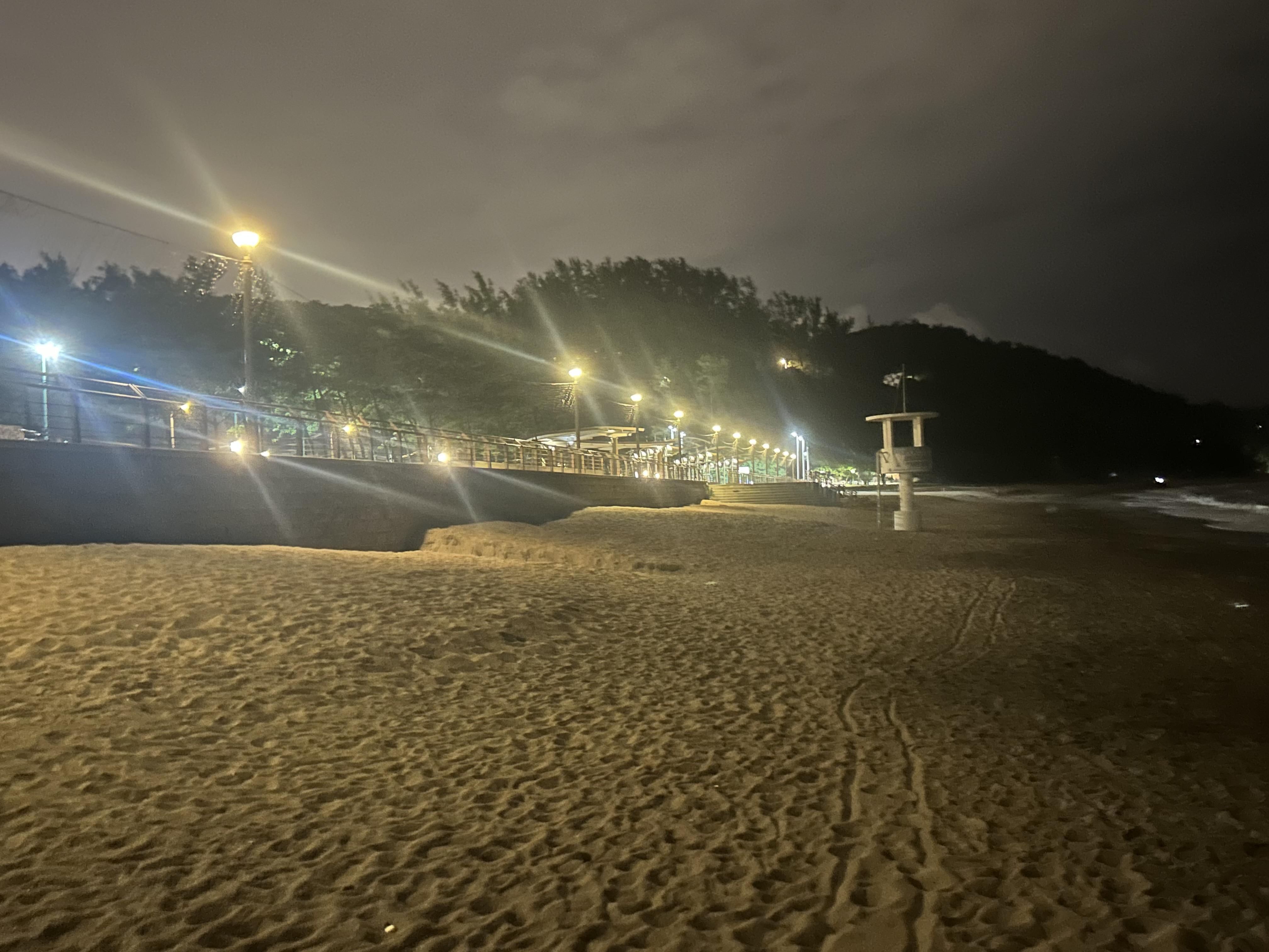 cay7602 的想法: 黑沙海滩 | 夜晚拍的大海很有感觉,风很大,人很少