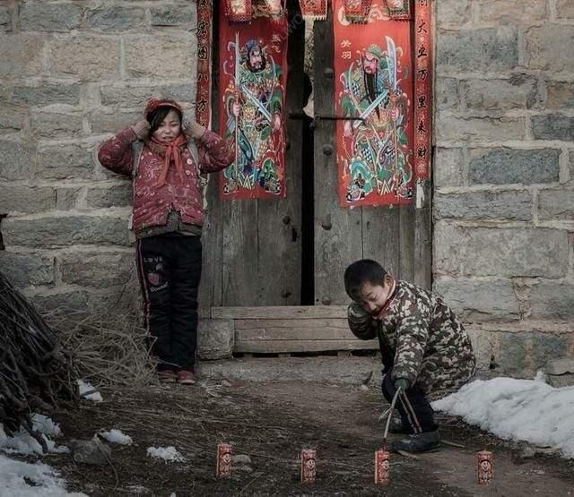 子衿 的想法: 儿时过年放鞭炮的快乐