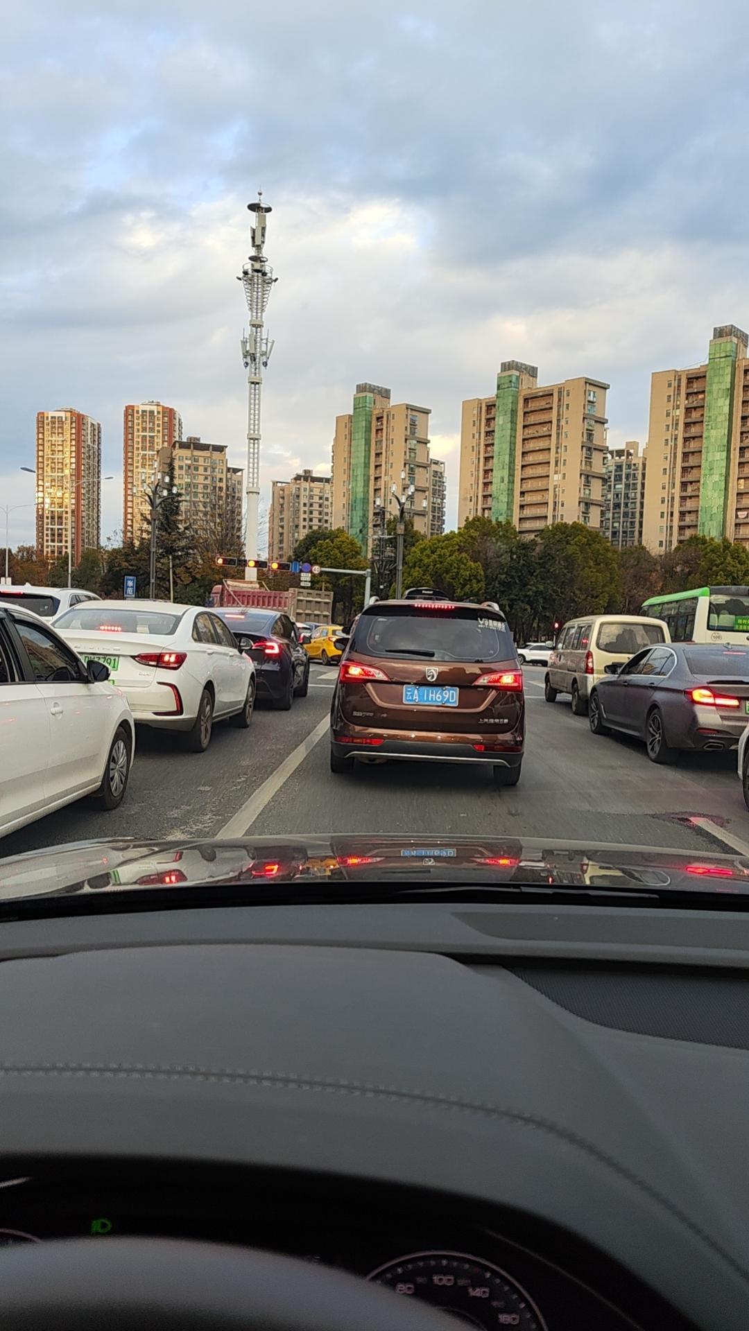 我知君心 的想法: 镜头下的城市-昆明