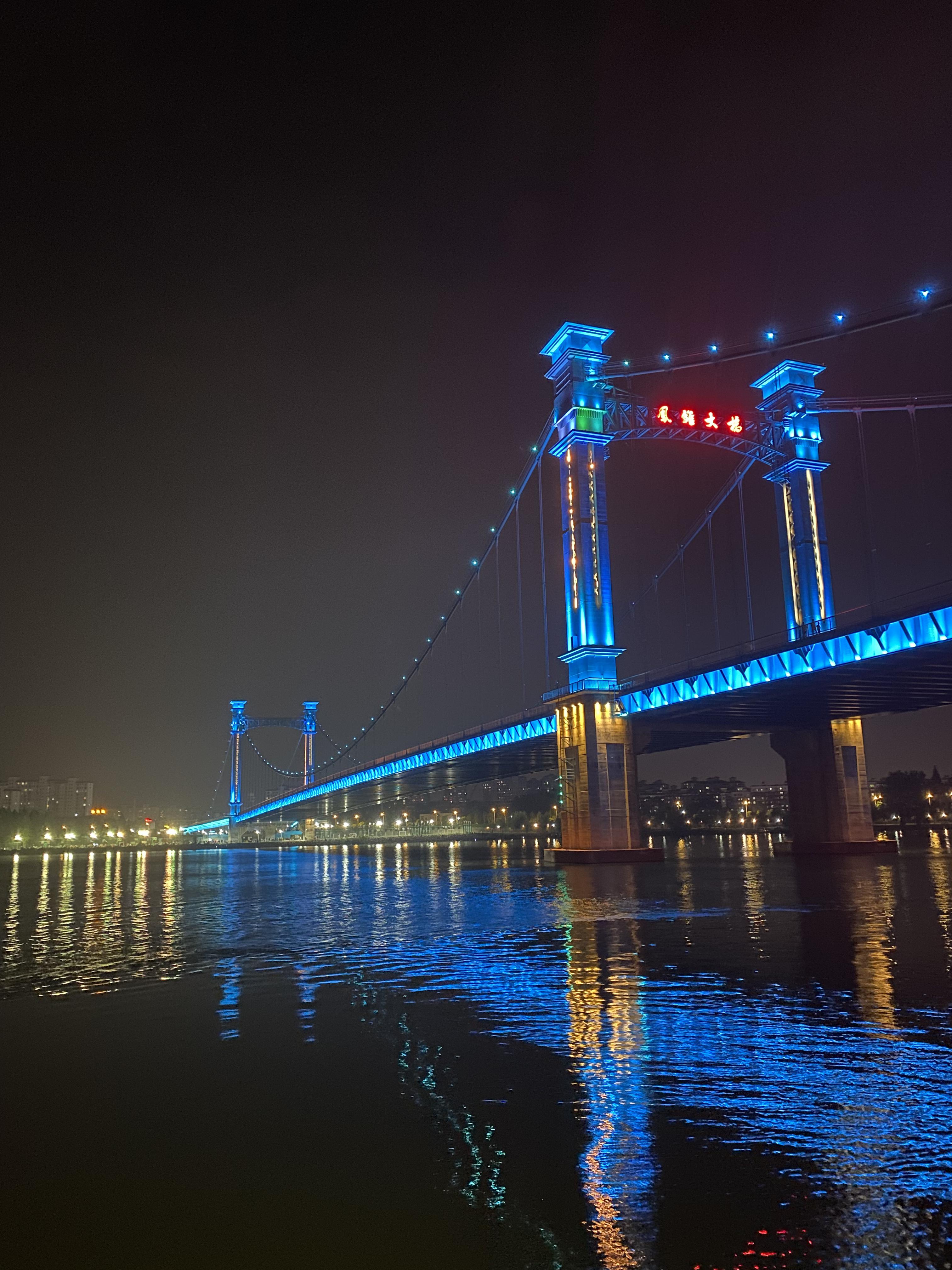 暴躁的大叔 的想法: 夜游襄阳汉江,感受古城魅力