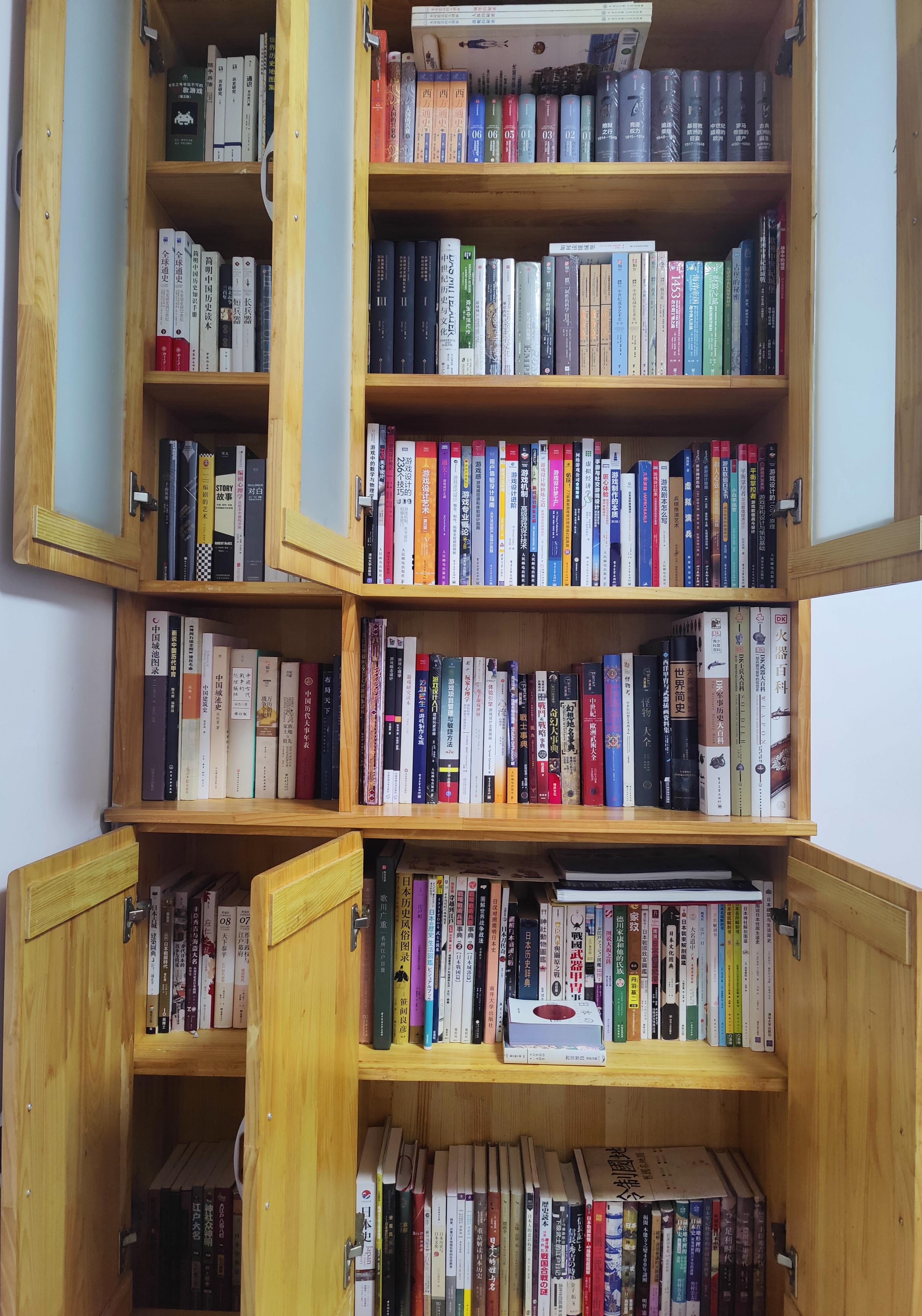 的藏书吧带到成都来的书和这次双十一的战果几乎刚好填满这个小书柜