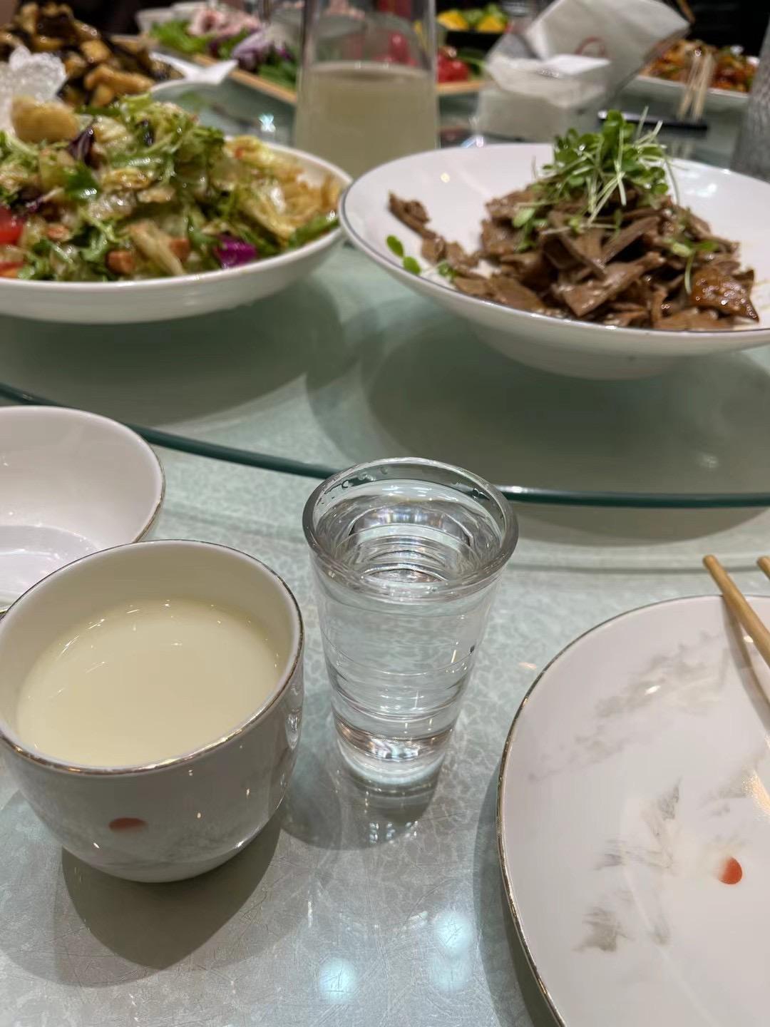 一个人的天荒地老 的想法: 晚上跑步中断了一天,出门喝酒了.