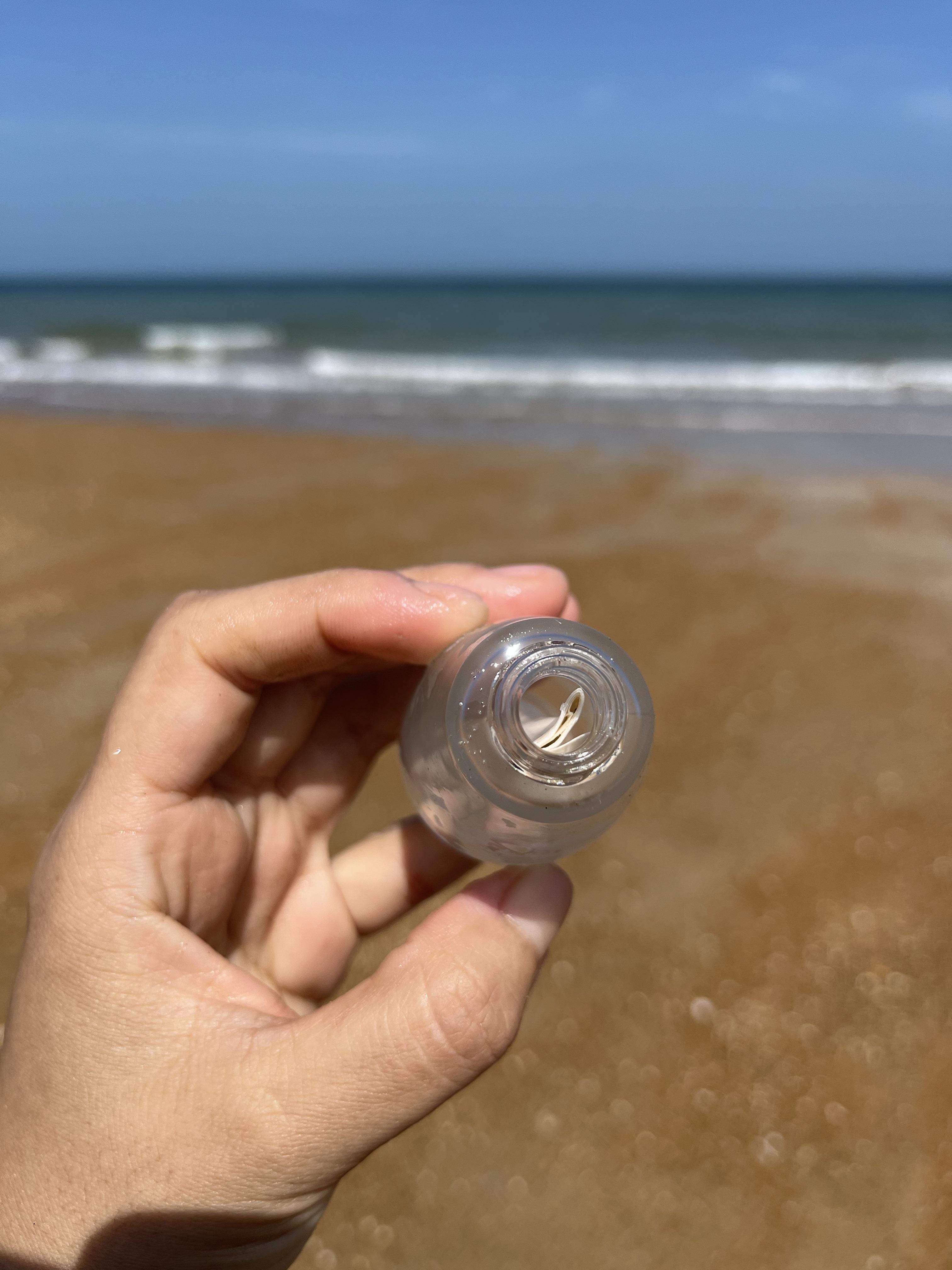 海洋垃圾污染环境赶紧扔进垃圾桶