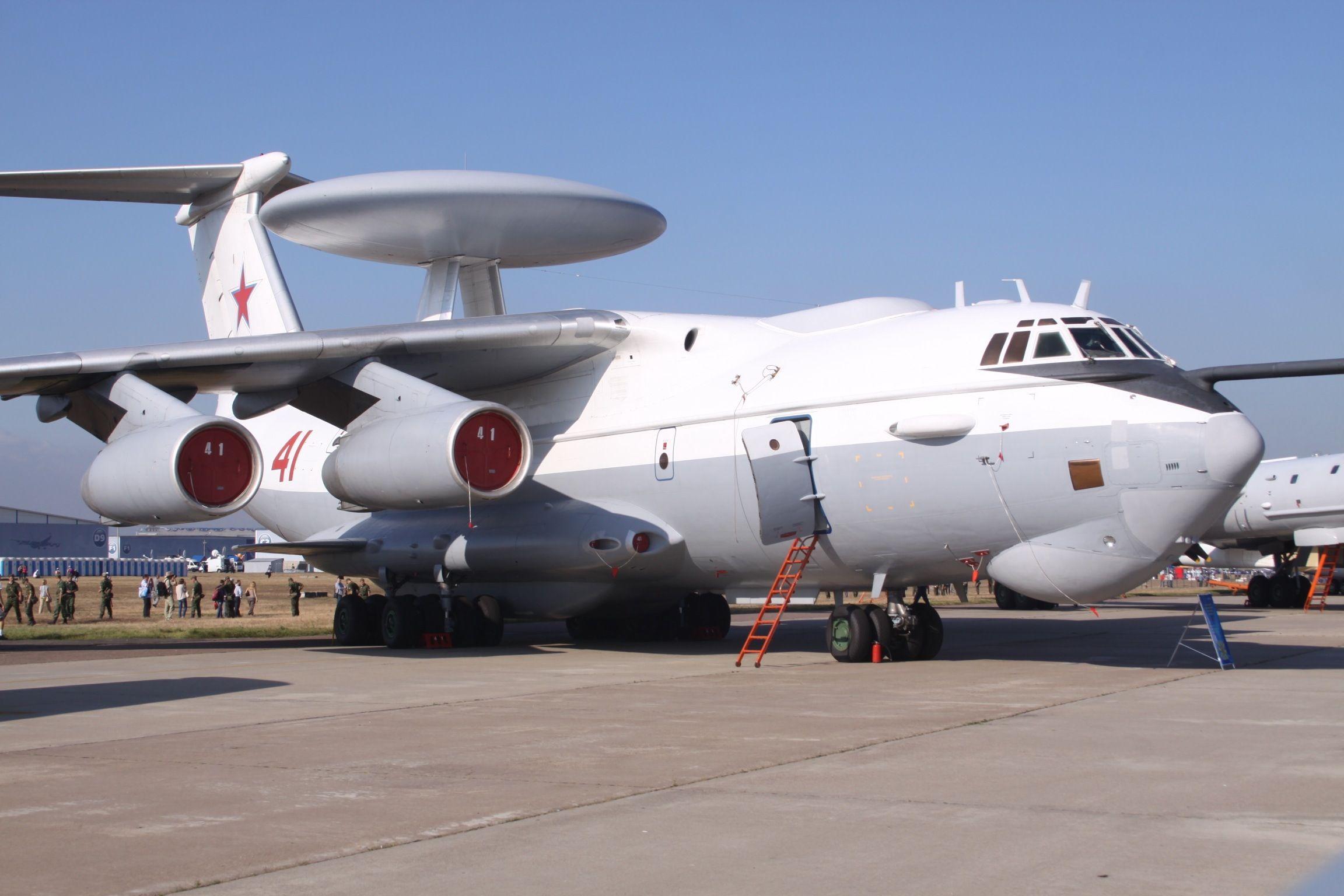 1月14日晚上21点俄军一架a50预警机和一架伊尔22电子战飞机被乌军击落