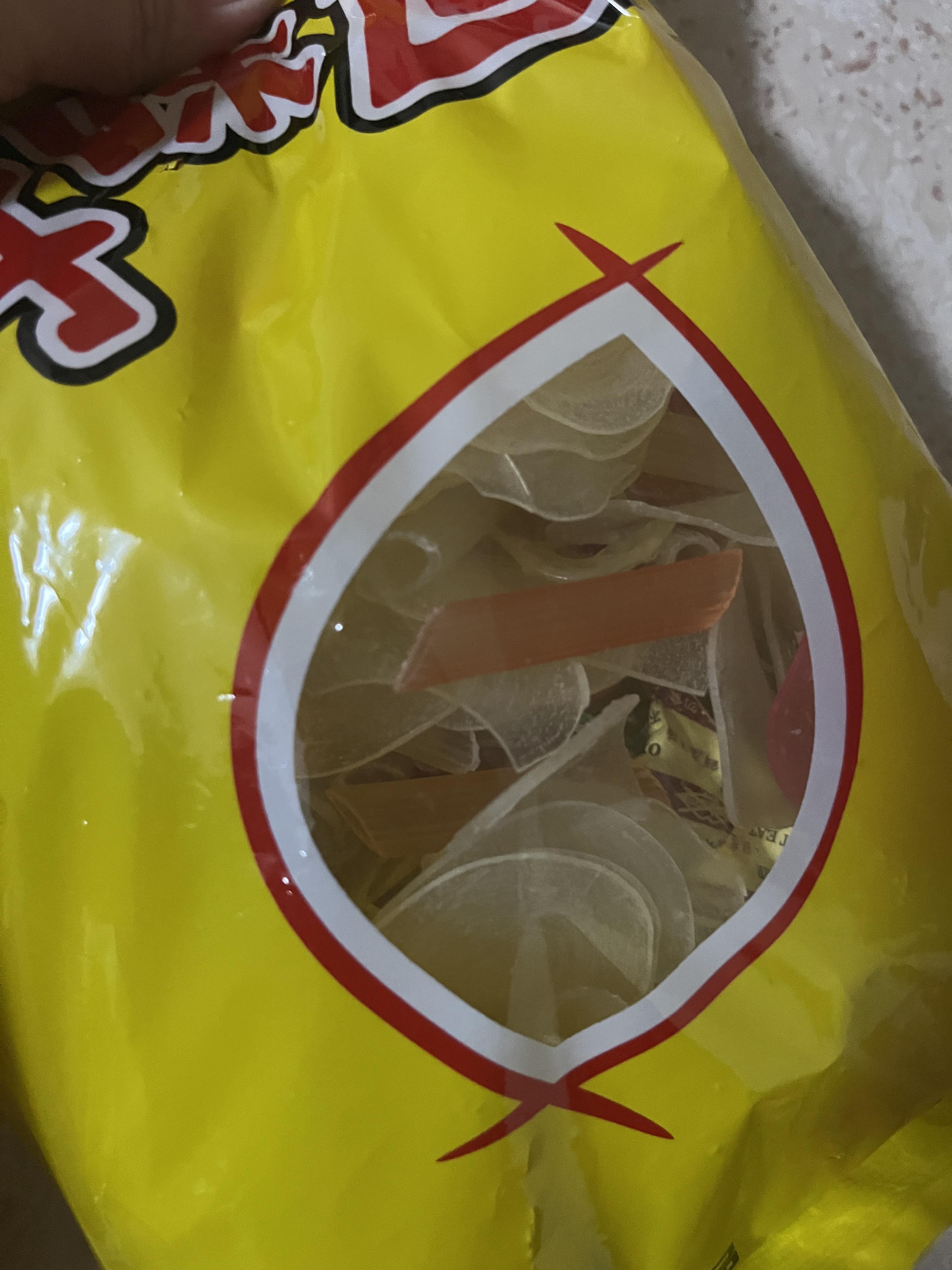 活泼清闲的圆月sy 的想法: 今年过年吃虾条 | 今年过年第一次买虾条