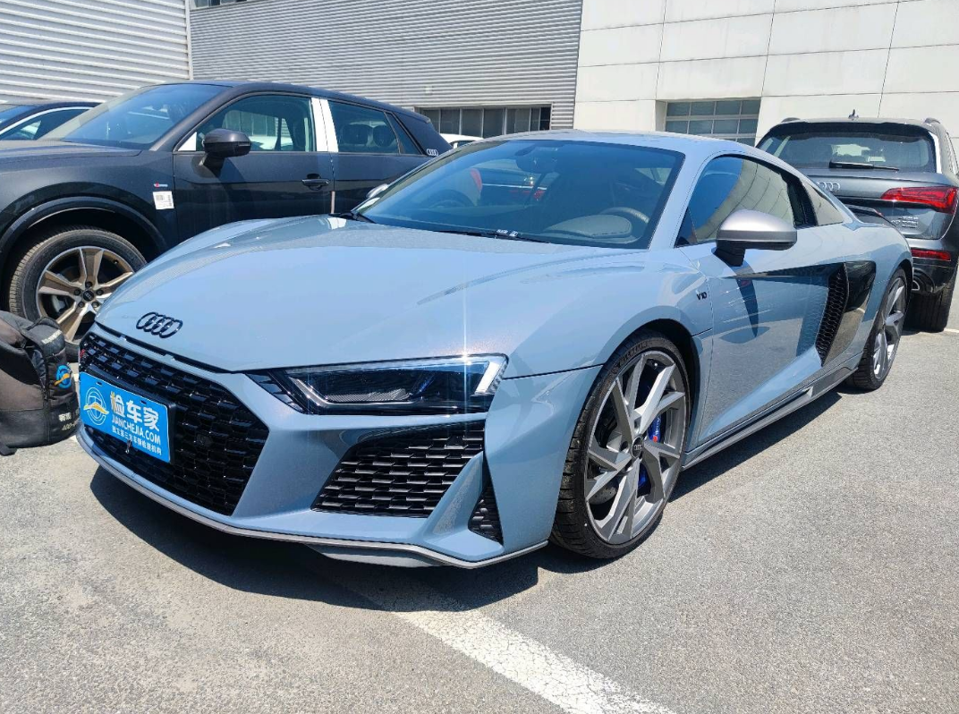 公认的奔驰宝马奥迪唯一一款超跑这辆200多公里的奥迪r8比新车便宜几