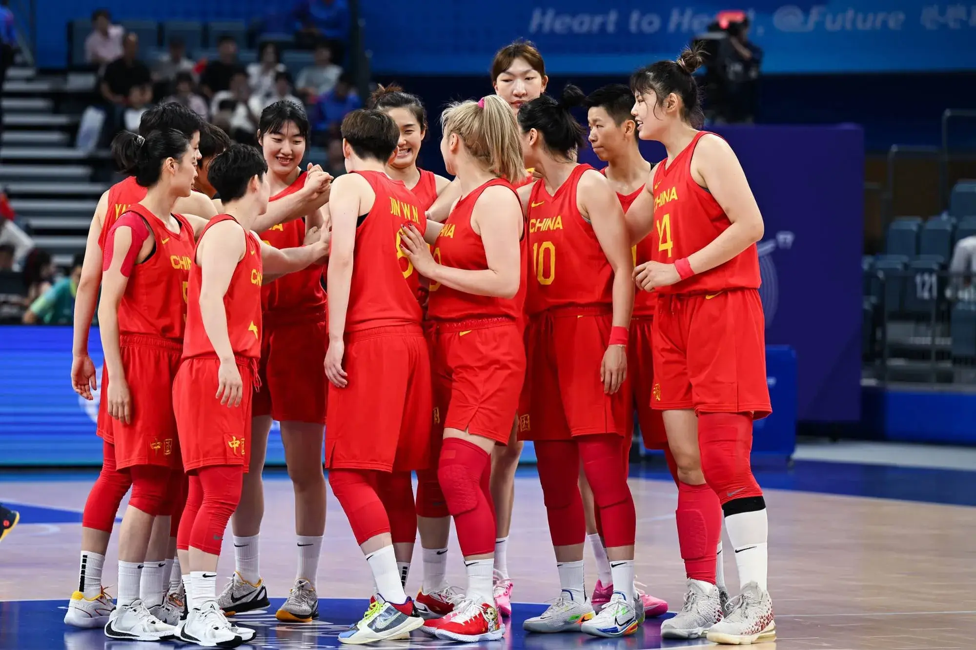 为备战明年2月在西安举行的2024年巴黎奥运会女篮资格赛,中国