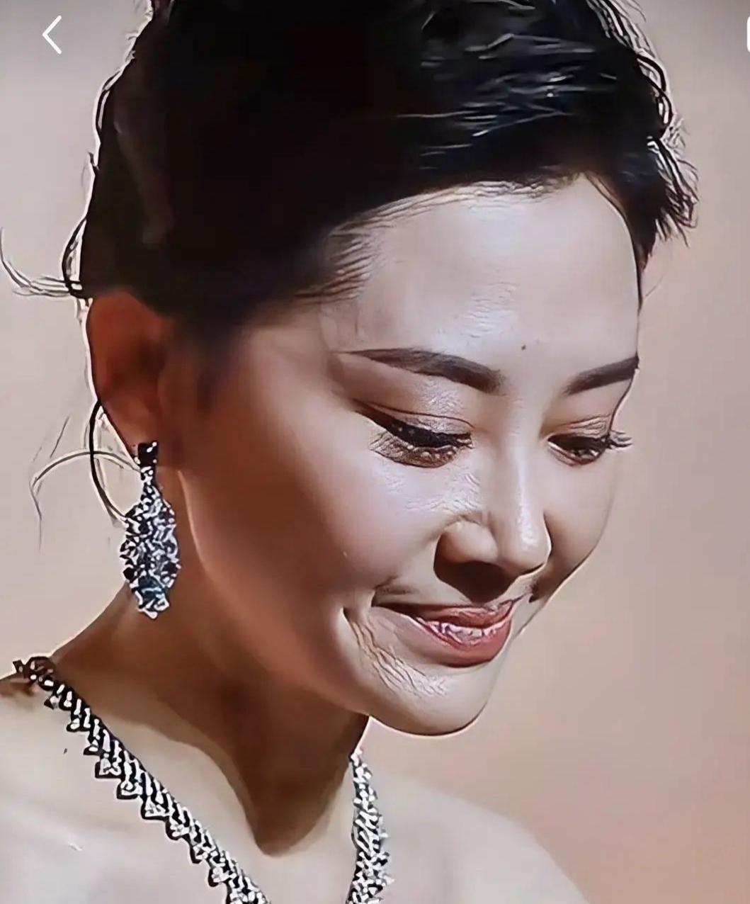 季小季追星 的想法: 54岁许晴生图暴露年纪没有什么的不老女神 |  a