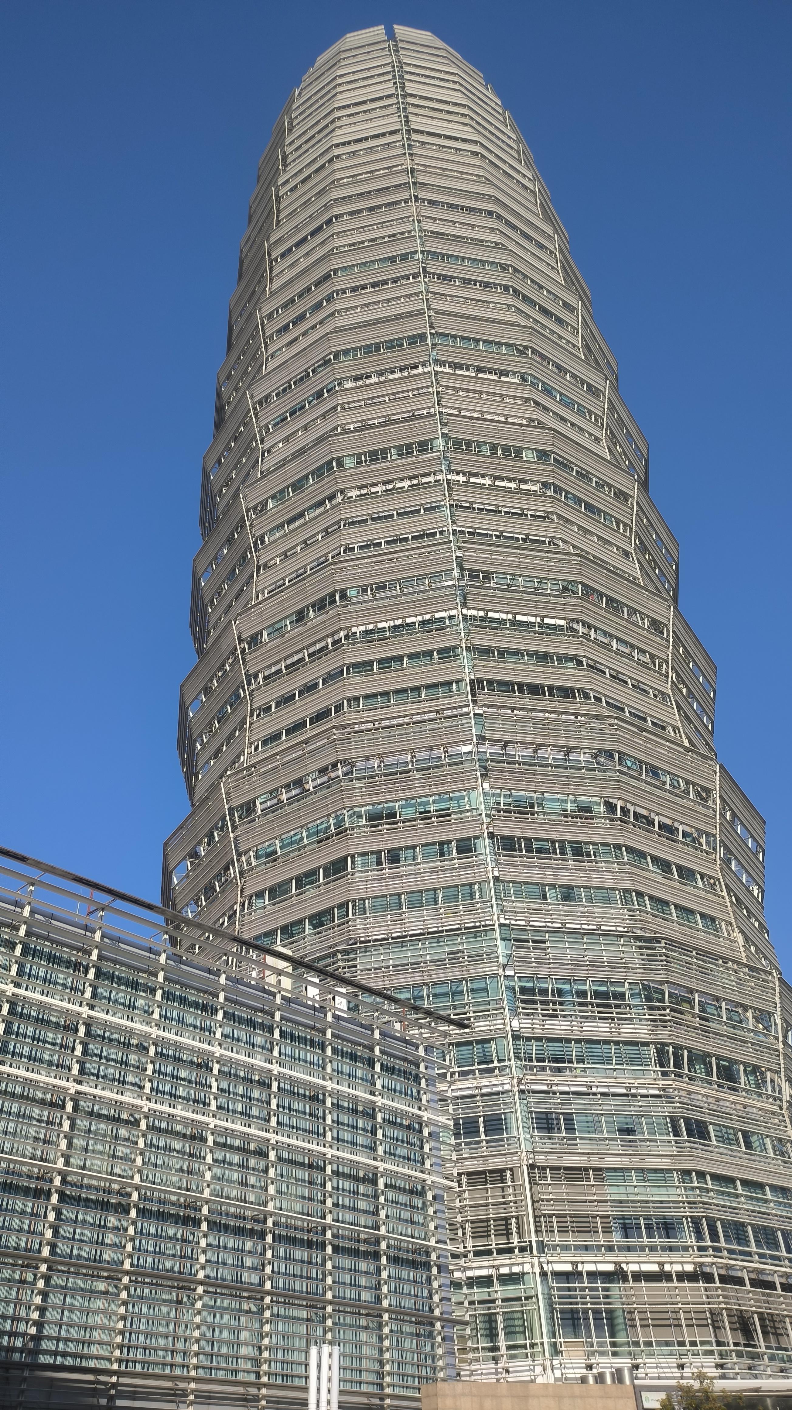 十六度拦腰斩断的温度灰蒙蒙的天,郑州的春天就是这样吗?