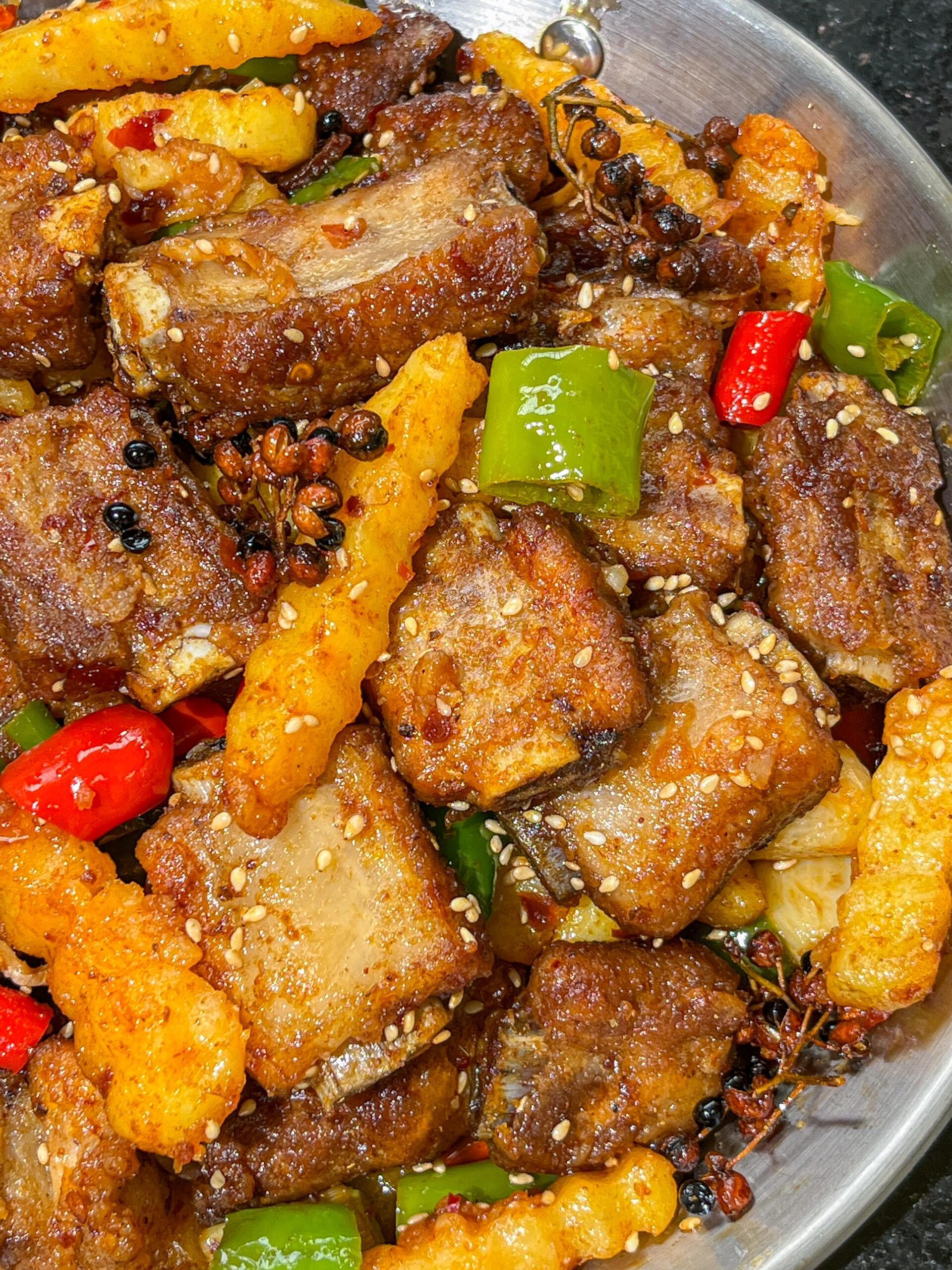 蓝雨宸 的想法: 干锅排骨麻辣干香的,越嚼越香