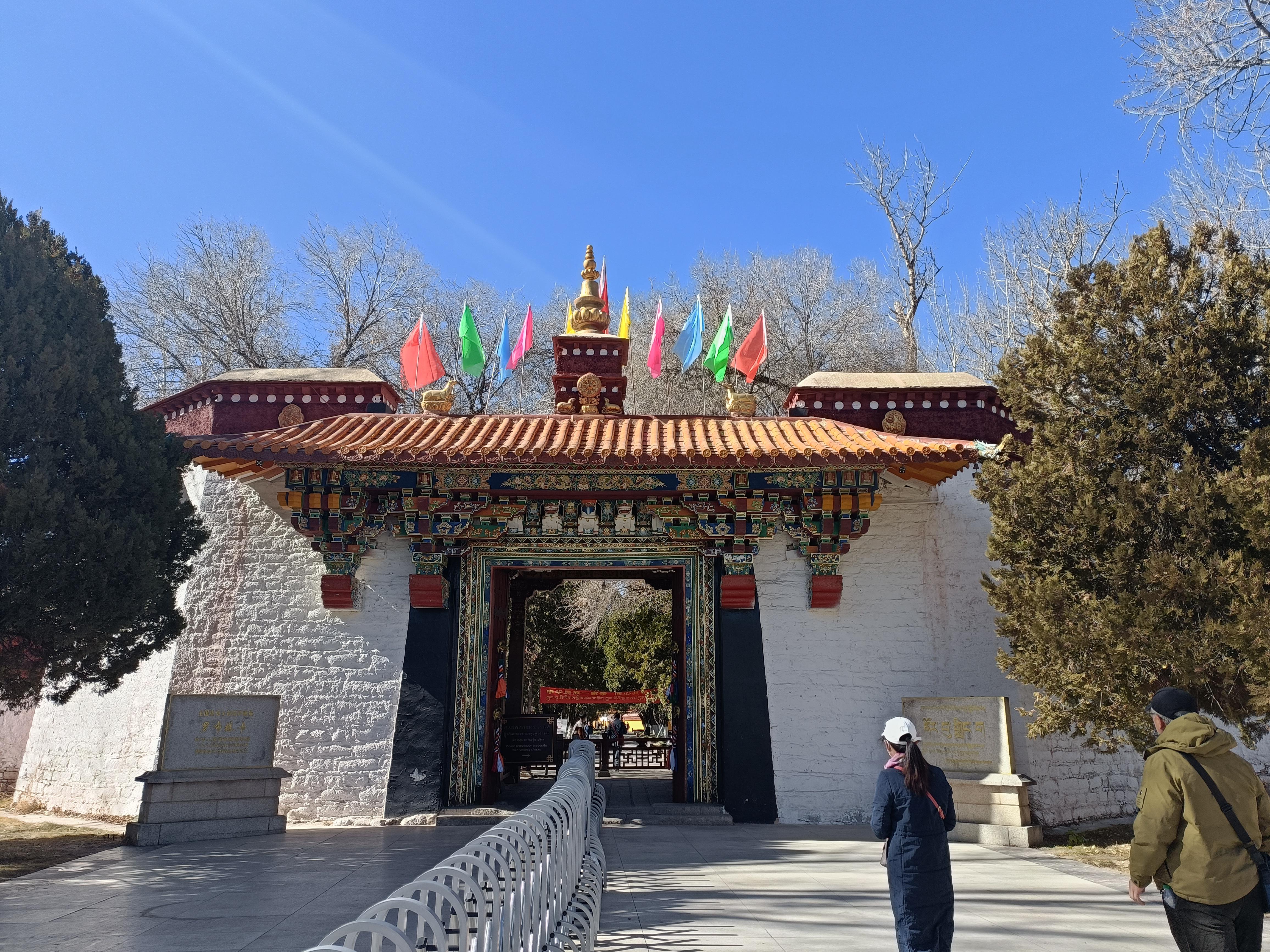 二) | 拉萨市区内的景点比较集中,可以用两天游览西藏博物馆,罗布林卡