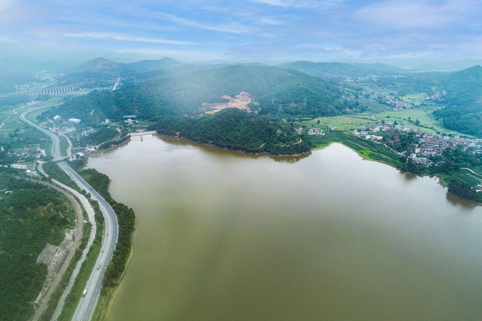 风光旖旎,碧水绿妆