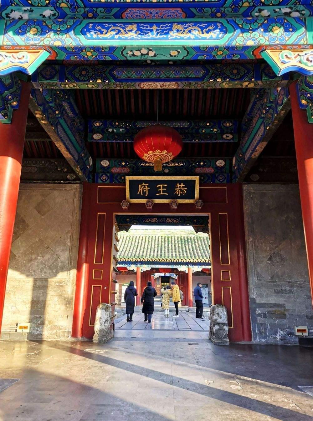  br> br>恭王府花园,又名"萃锦园",园内运用了很多蝠纹