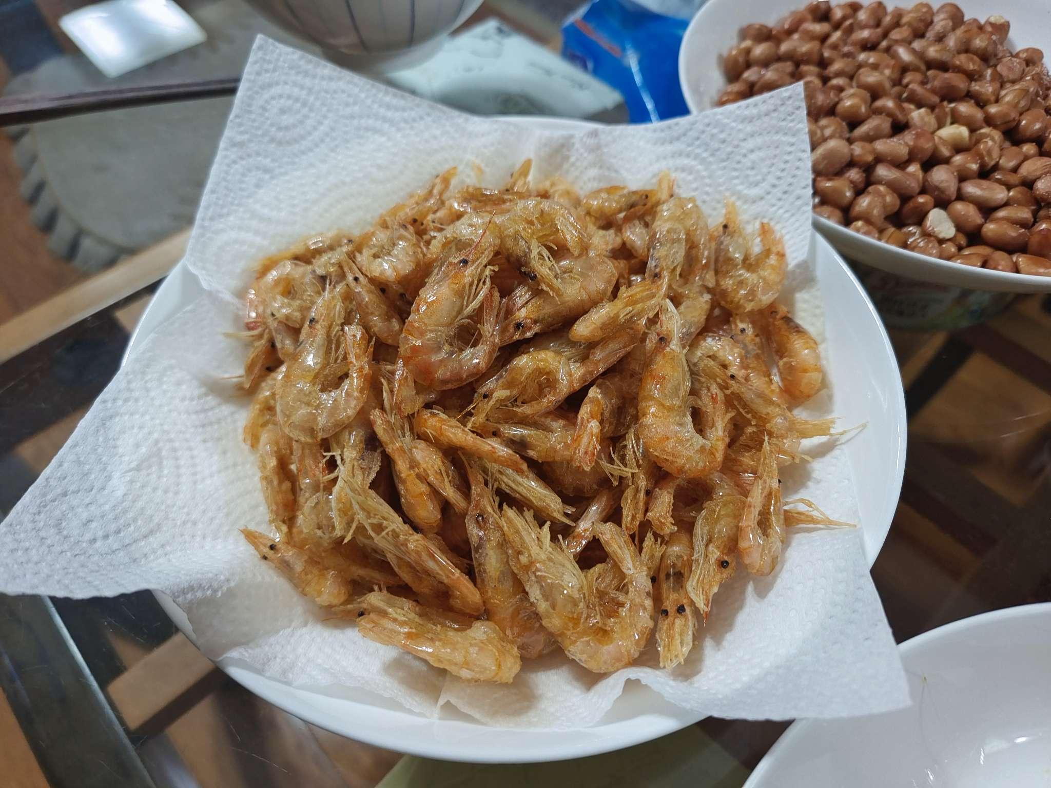 iron 的想法: 东北下酒菜,炸小河虾,拔丝地瓜,熘肉段