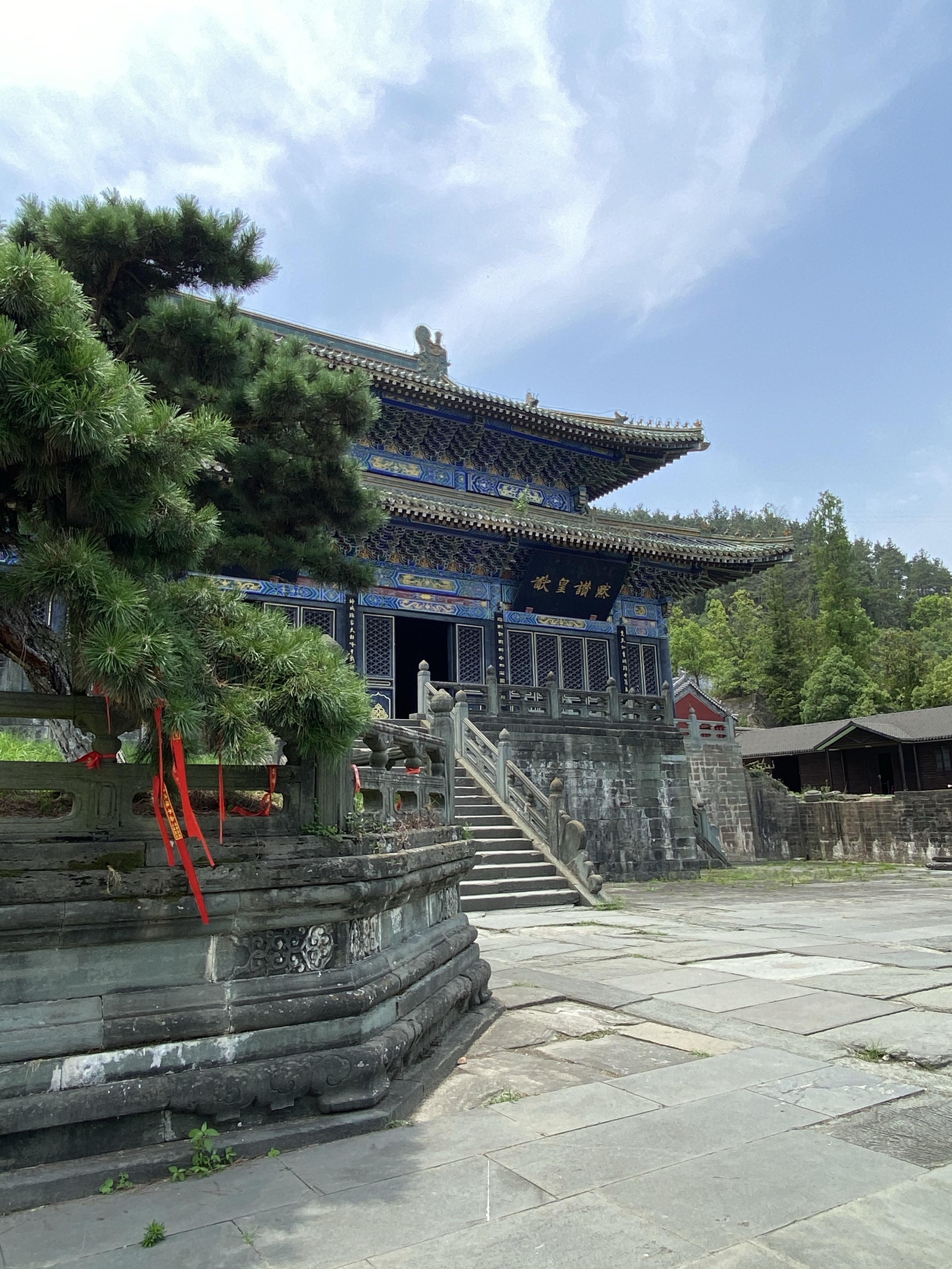 玉虚宫一幅落寞的样子武当山下的玉虚宫原来按照故宫的三朝五门制修建