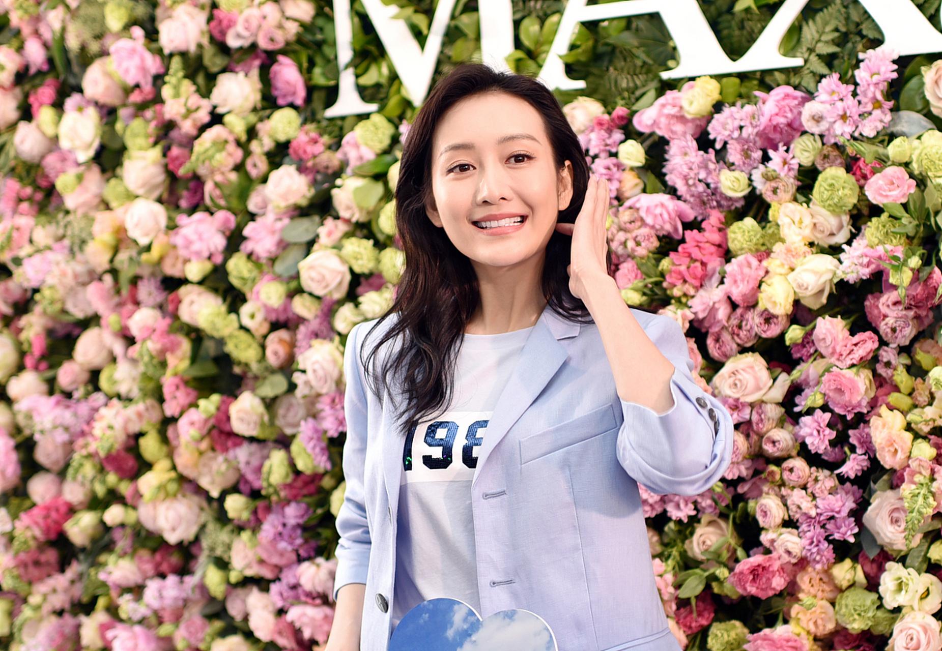 王鸥复工身材引热议网友力挺健康美3月25日王鸥复工的身影成为了众人