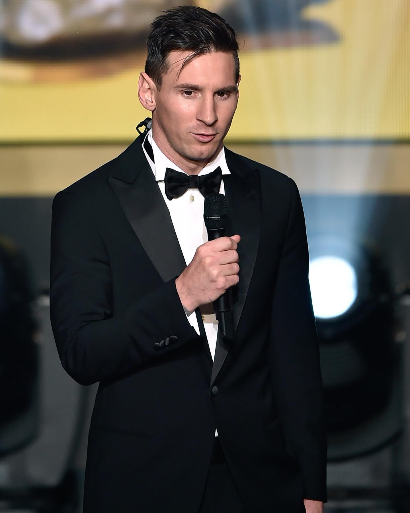 小明海哥 的想法: 北京时间1月10日,世界杯官媒晒出梅西历年定妆照,并