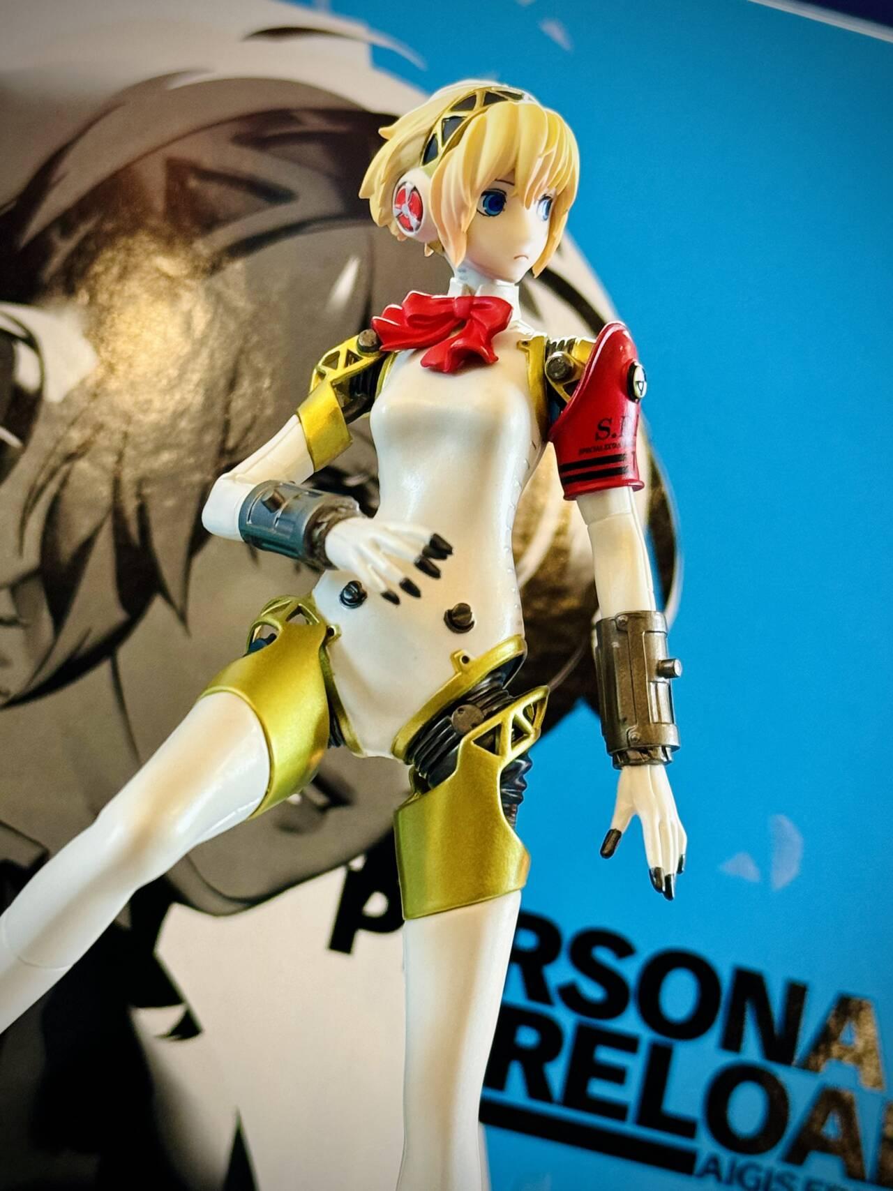 feichenpan 的想法: 《女神异闻录3重制版》限定版手办实物图 | 图转