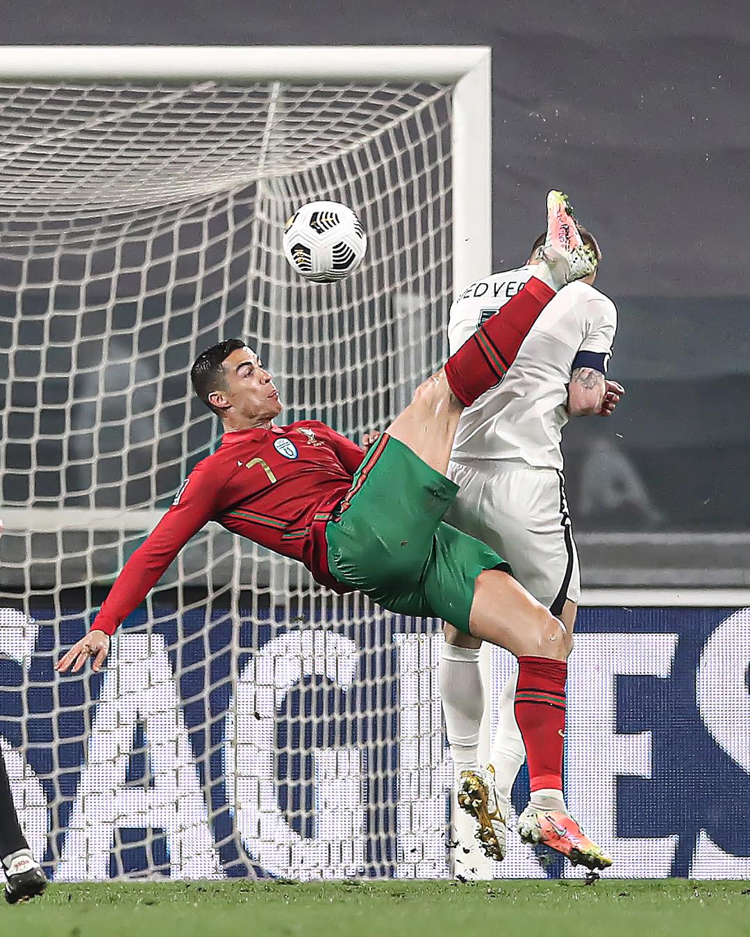 小明海哥 的想法: 北京时间11月18日,知名足球媒体onefootball晒c罗