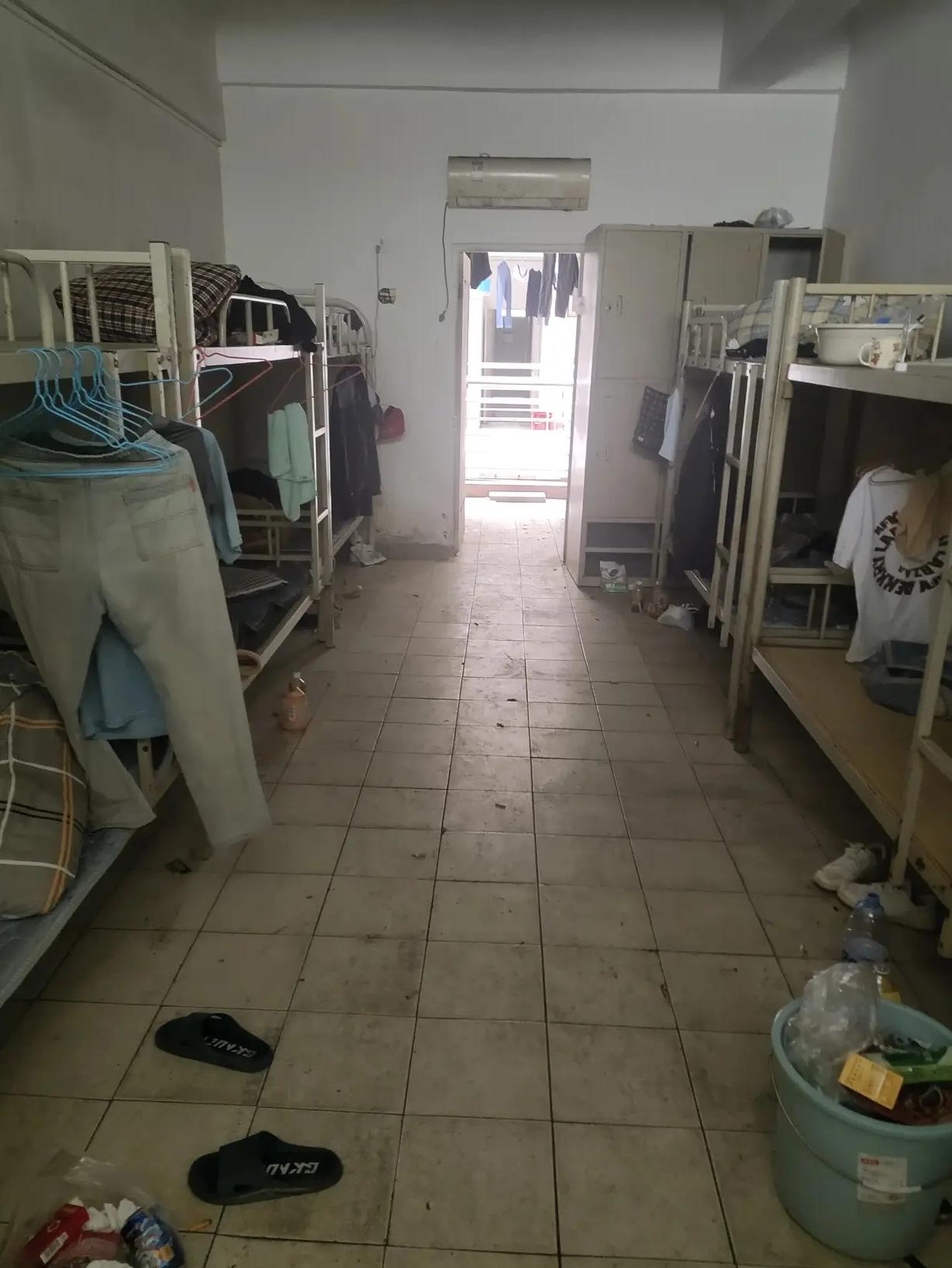 吾言 的想法: 厂里的宿舍都这样吗