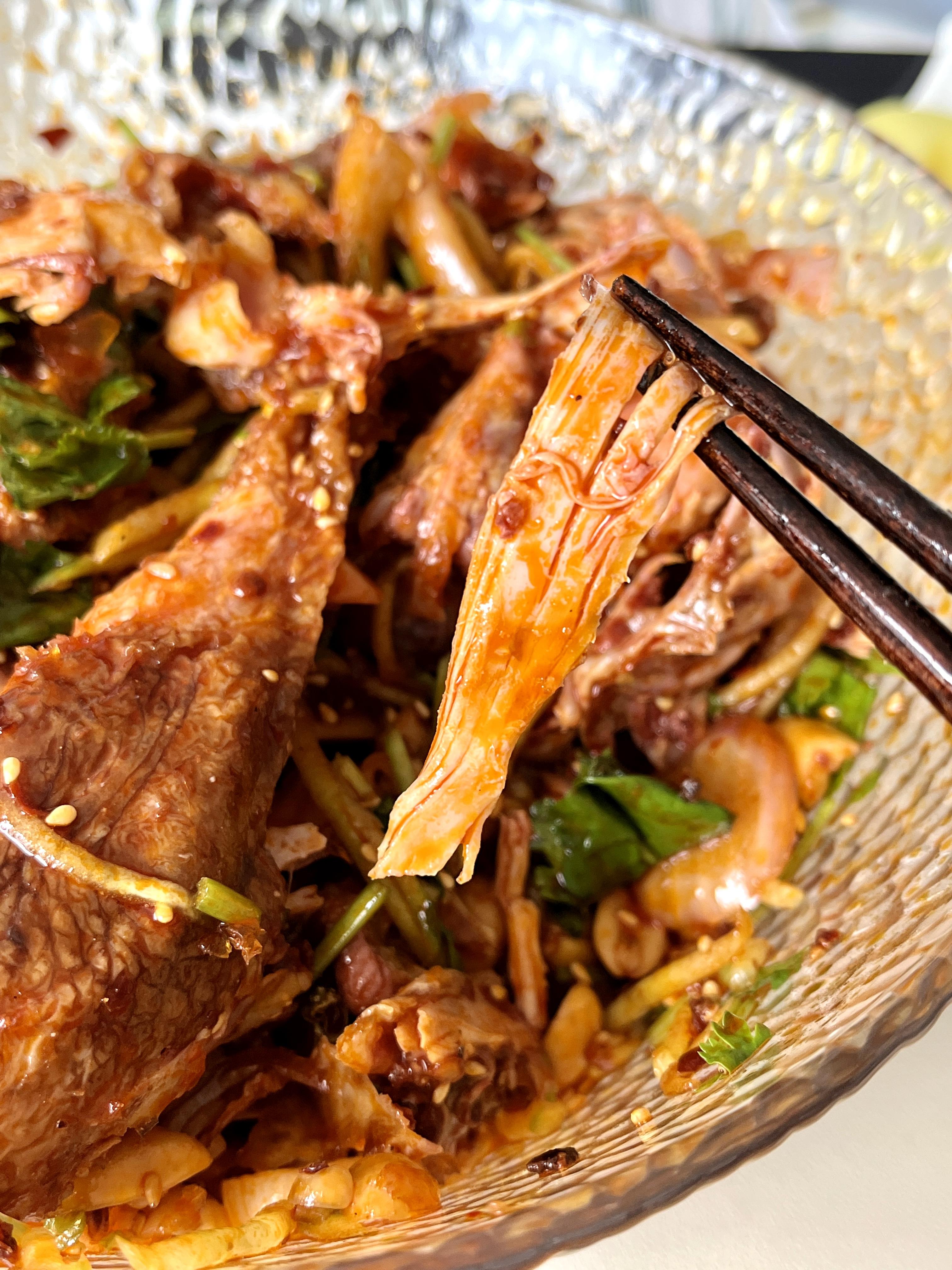 咕噜咕噜long 的想法: 在家做饭 day n | 今天是超级辣版的手撕鸡