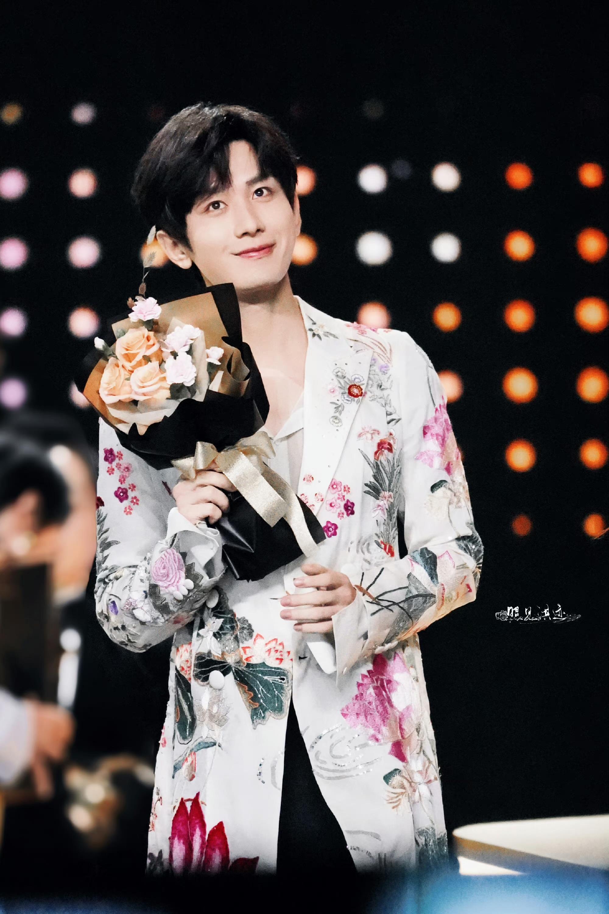 鹿思淇 的想法: 成毅|尖叫夜华彩乐章 | 那晚他rahul mishra2023高定