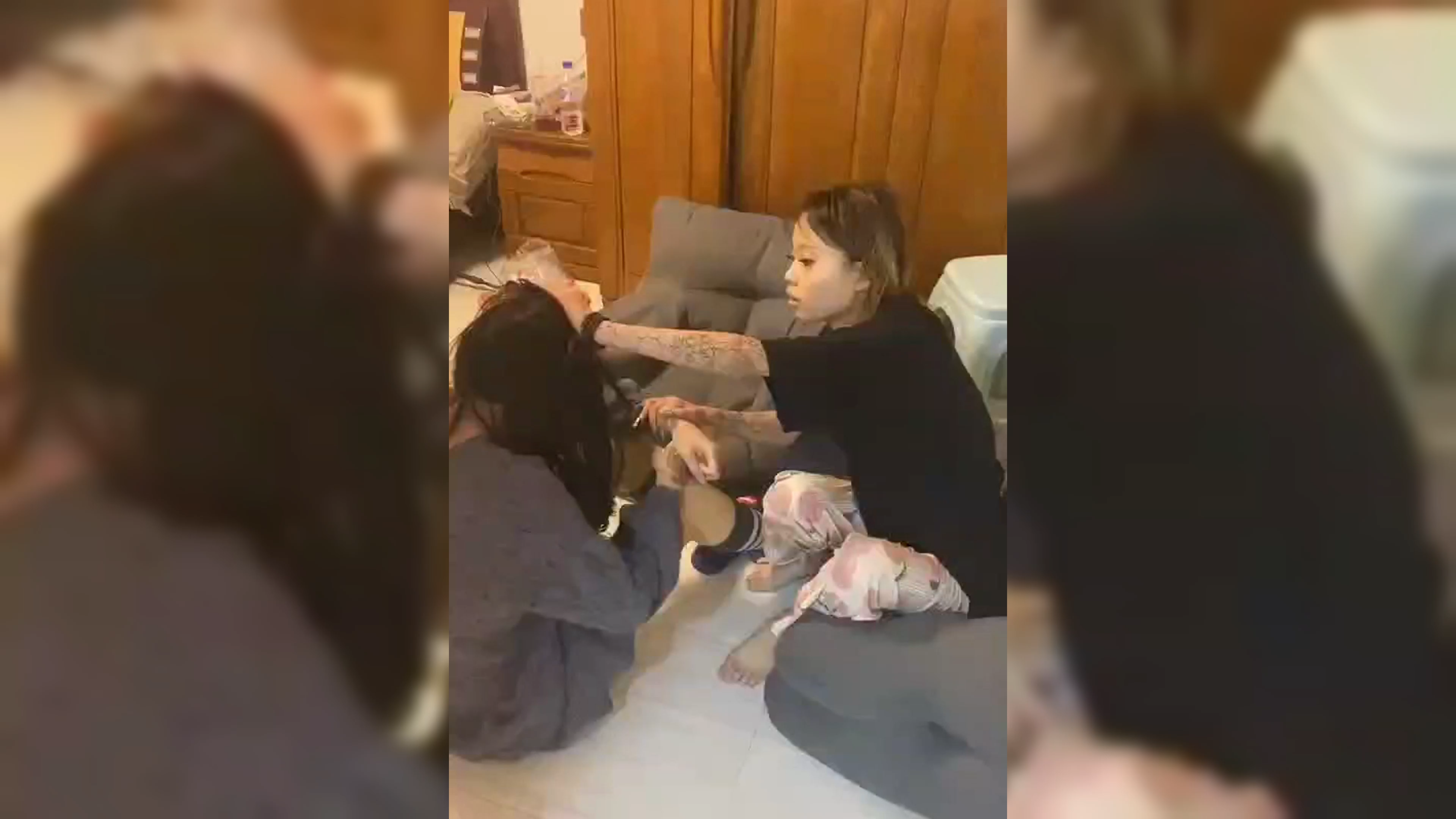 想法: 一女孩被多人围殴,烟头烫伤,强迫脱衣,施暴者竟是网红团队成员!