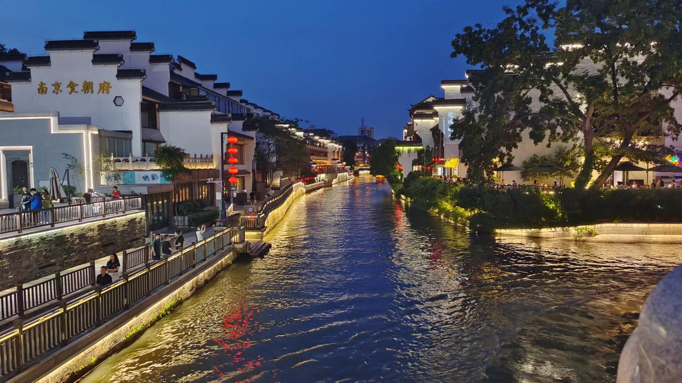 大杯纯美式加冰 的想法: 南京小龙虾 | 也不算啥地方美食吧,小龙虾几