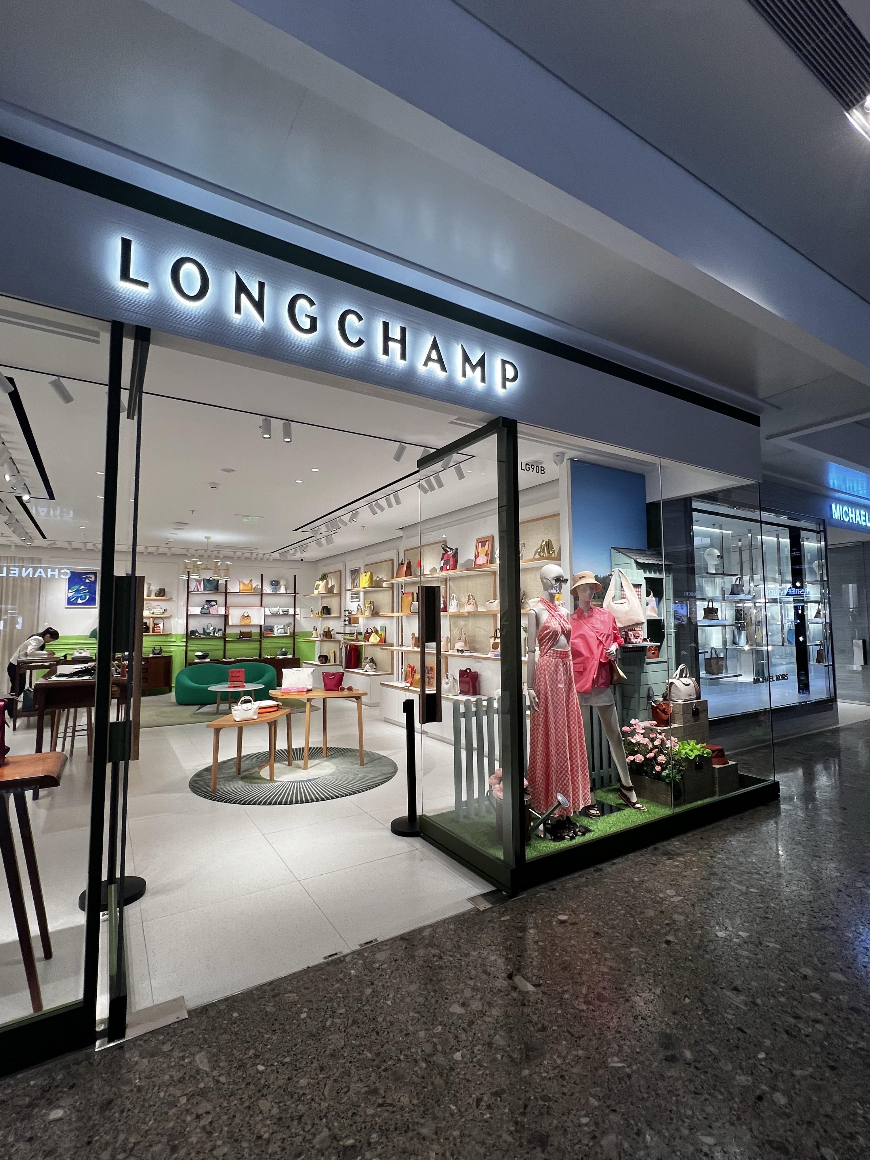 乒乓球世界冠军王曼昱珑骧的新代言人珑骧还是你会啊居然签下了王曼昱