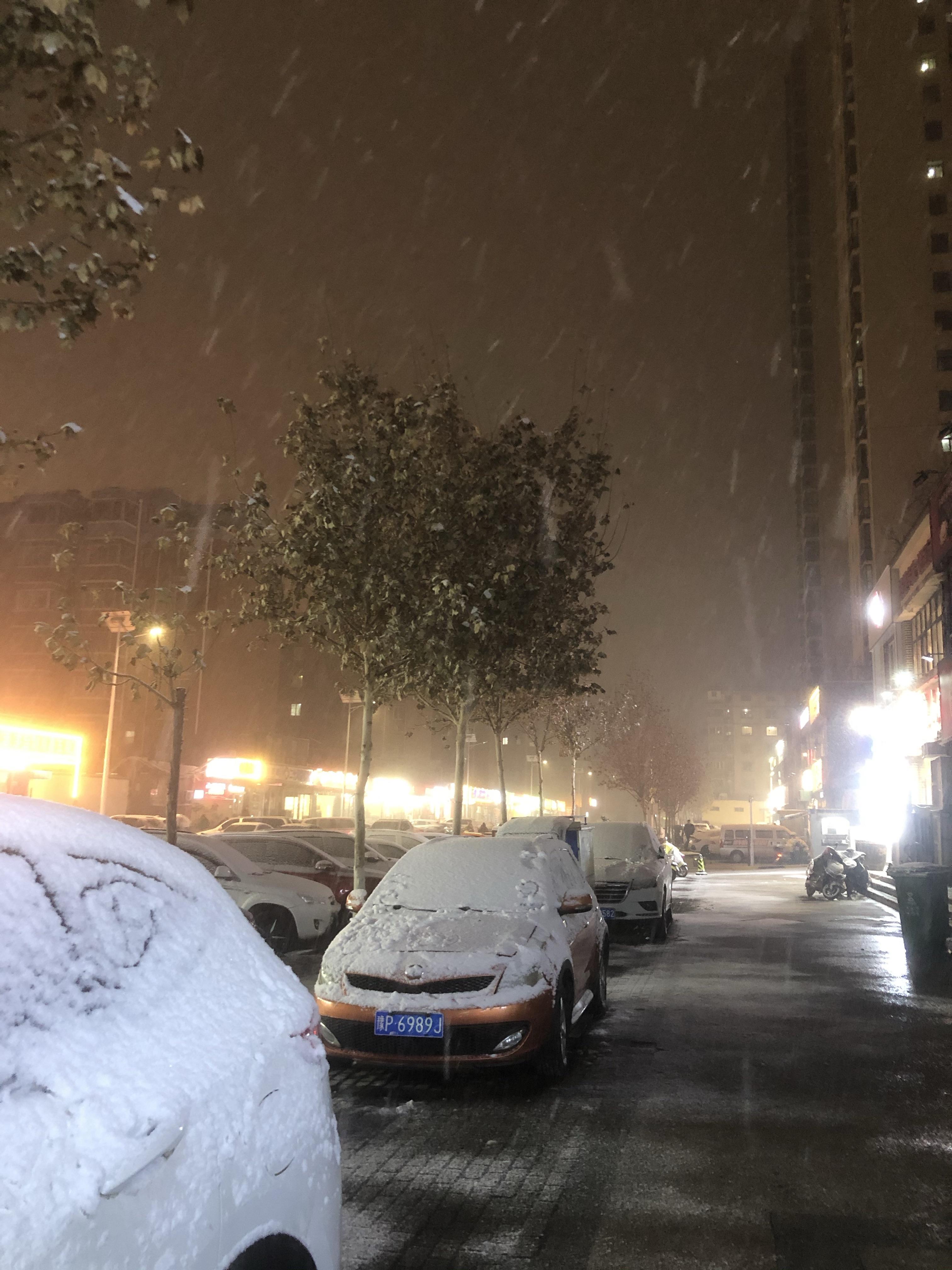 手机拍摄的夜景照片风雪交加的夜晚 | 这次天气预报真准,因为全国都