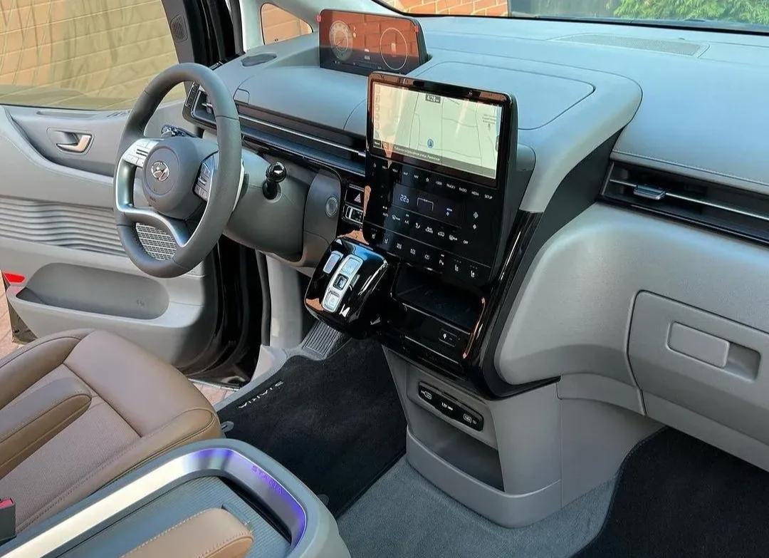 标题现代staria商务mpv设计风格引发争议抄袭与否