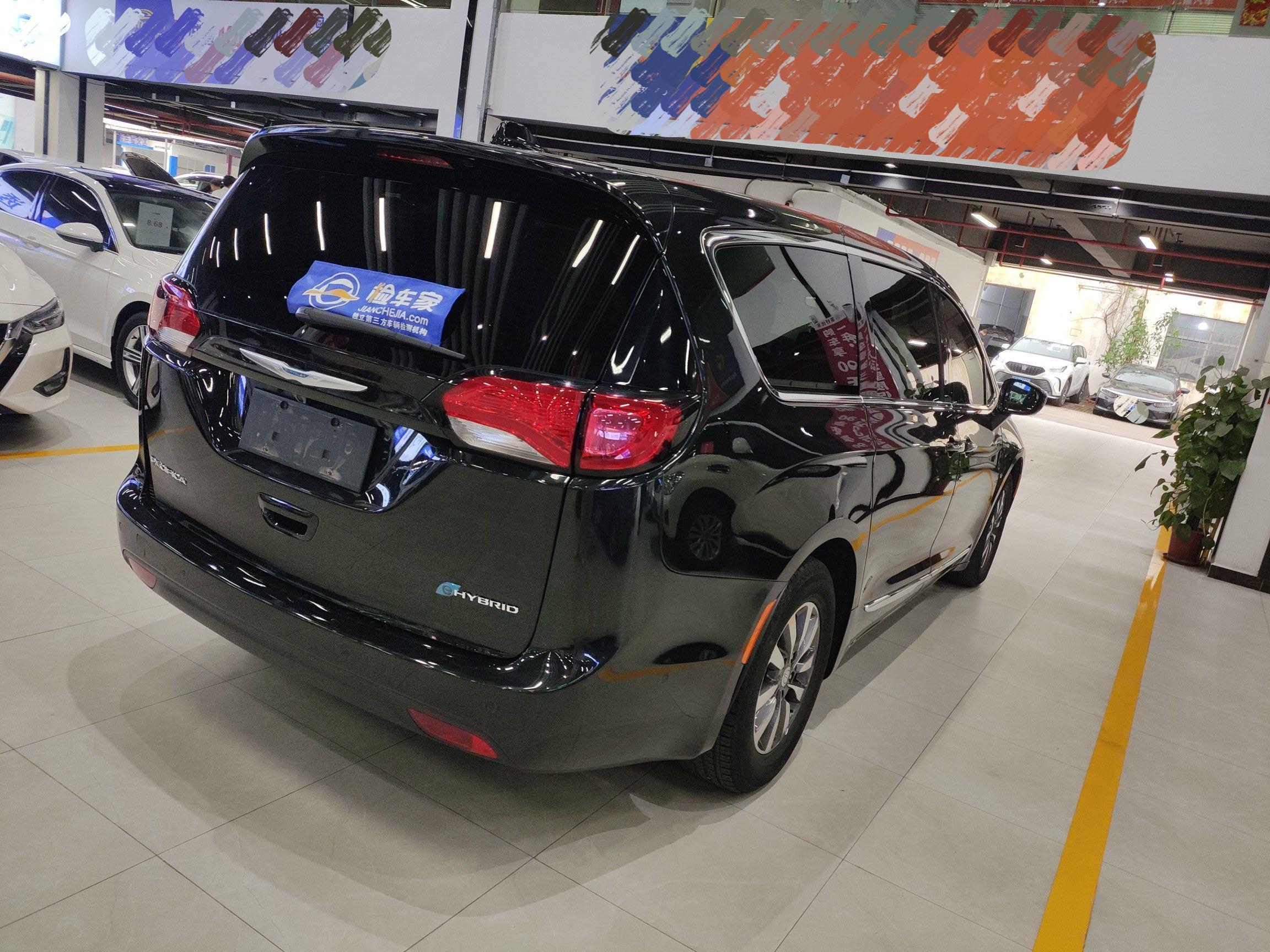 其实道理很简单,这是一款插电混动版大捷龙,在3