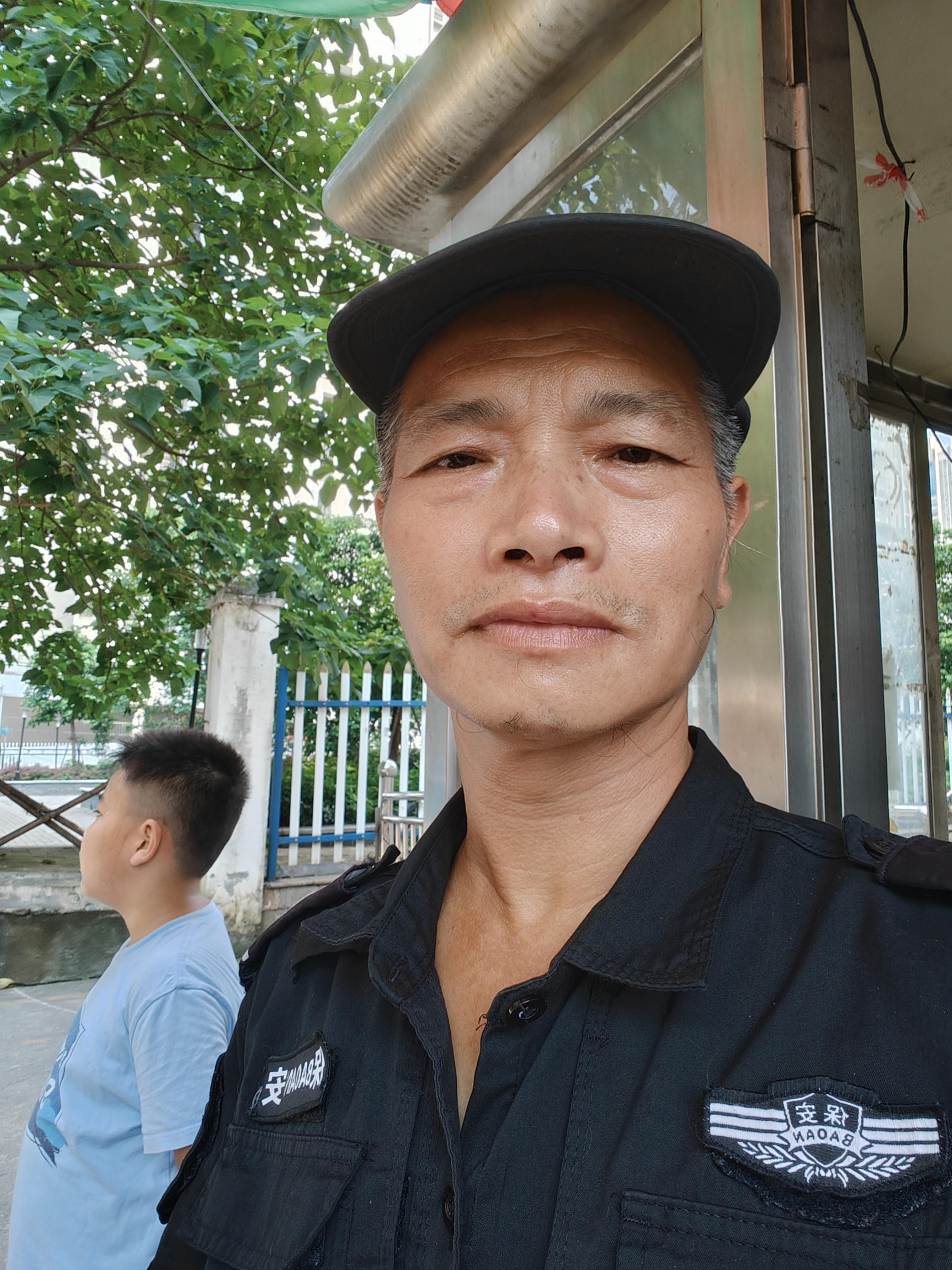 赖忠军 的想法: 我在柳州市柳北区胜利小区工作一年多了,先后有2名小