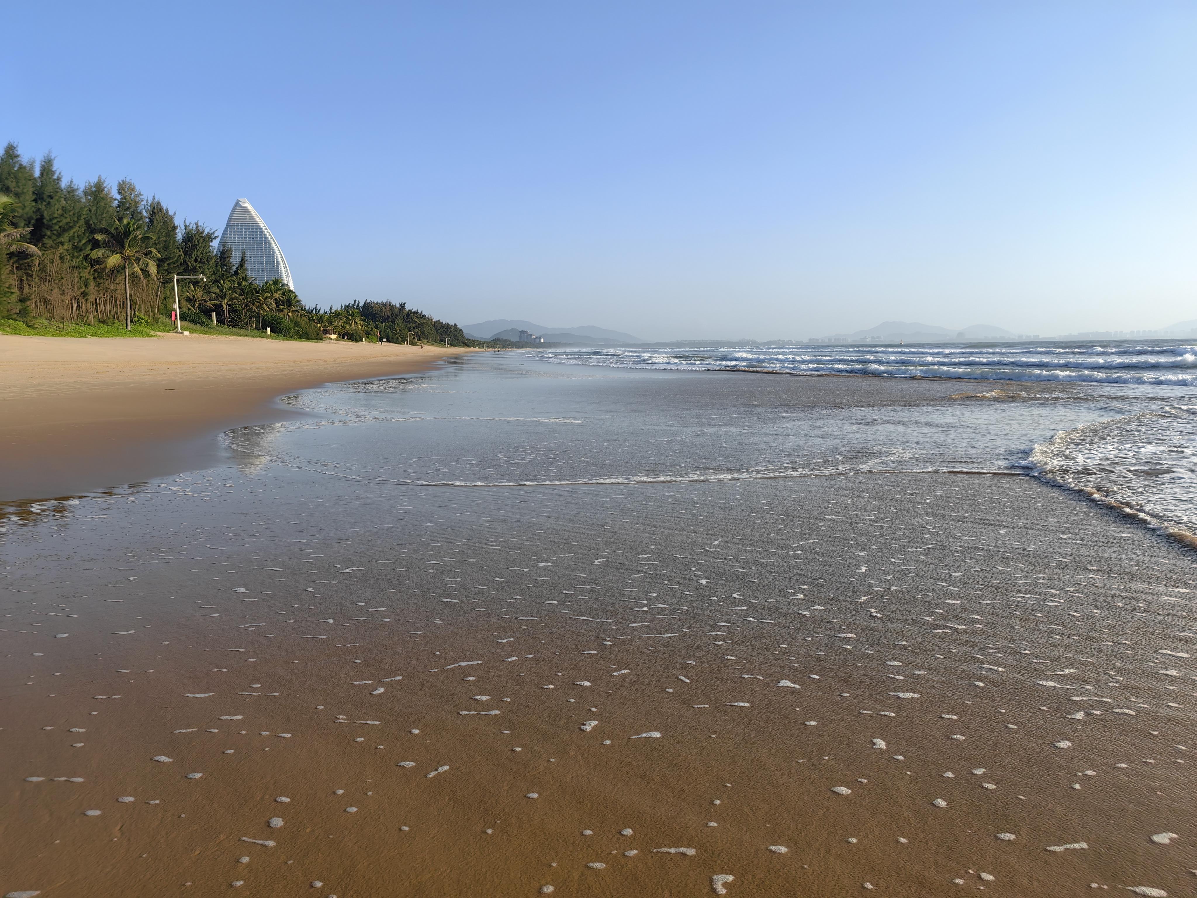 椋林说诉讼 的想法: 海边 | 早起在海边散步,看着太阳升起,听着海浪的