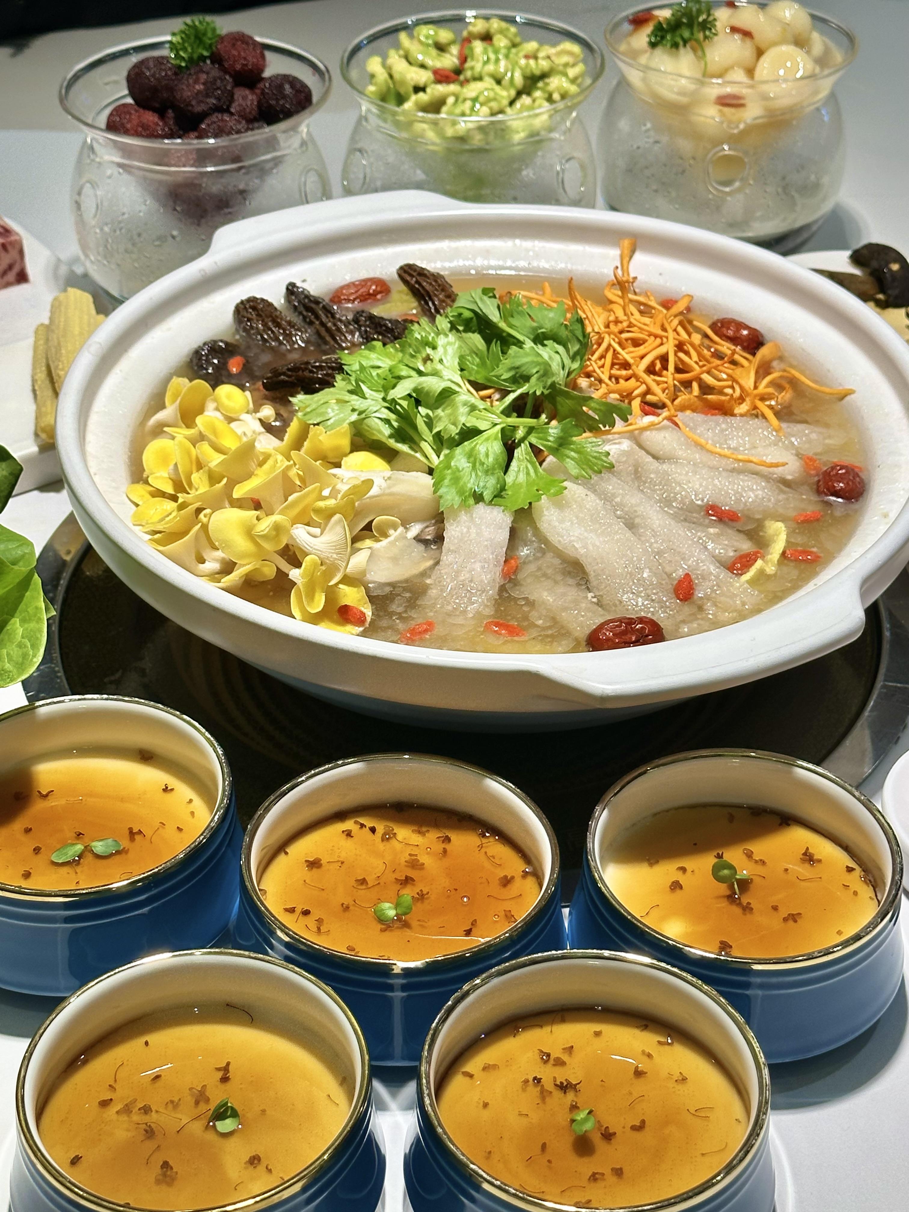 这锅竹荪鹅汤巨鲜,巨好喝啊啊啊啊!