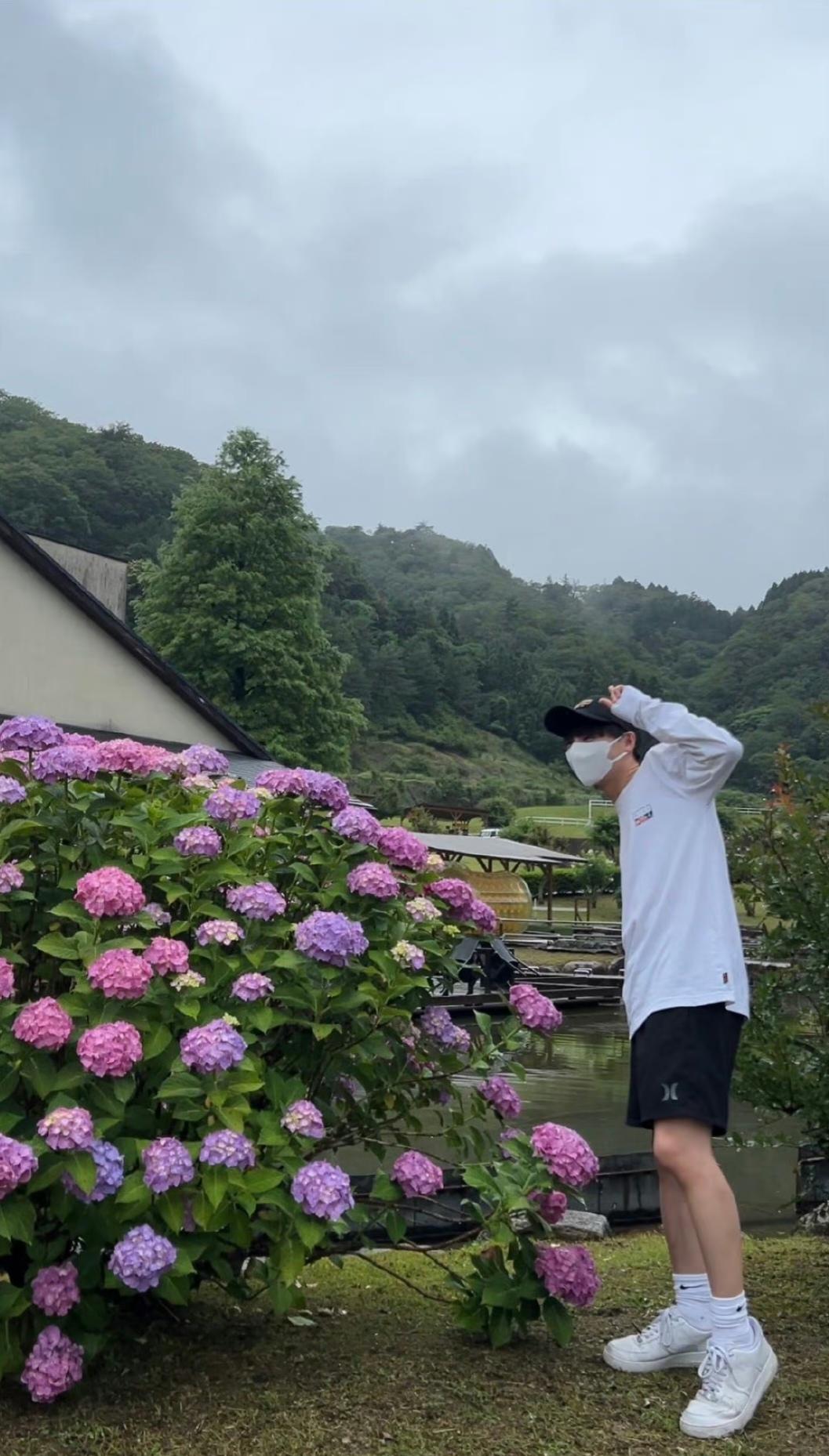 花 臂 老 师 ～ 打 游 戏 还 给 凉 太 老 婆 投 喂 小 零 食.哼 哼 唧 唧 的 老 婆 大 人...