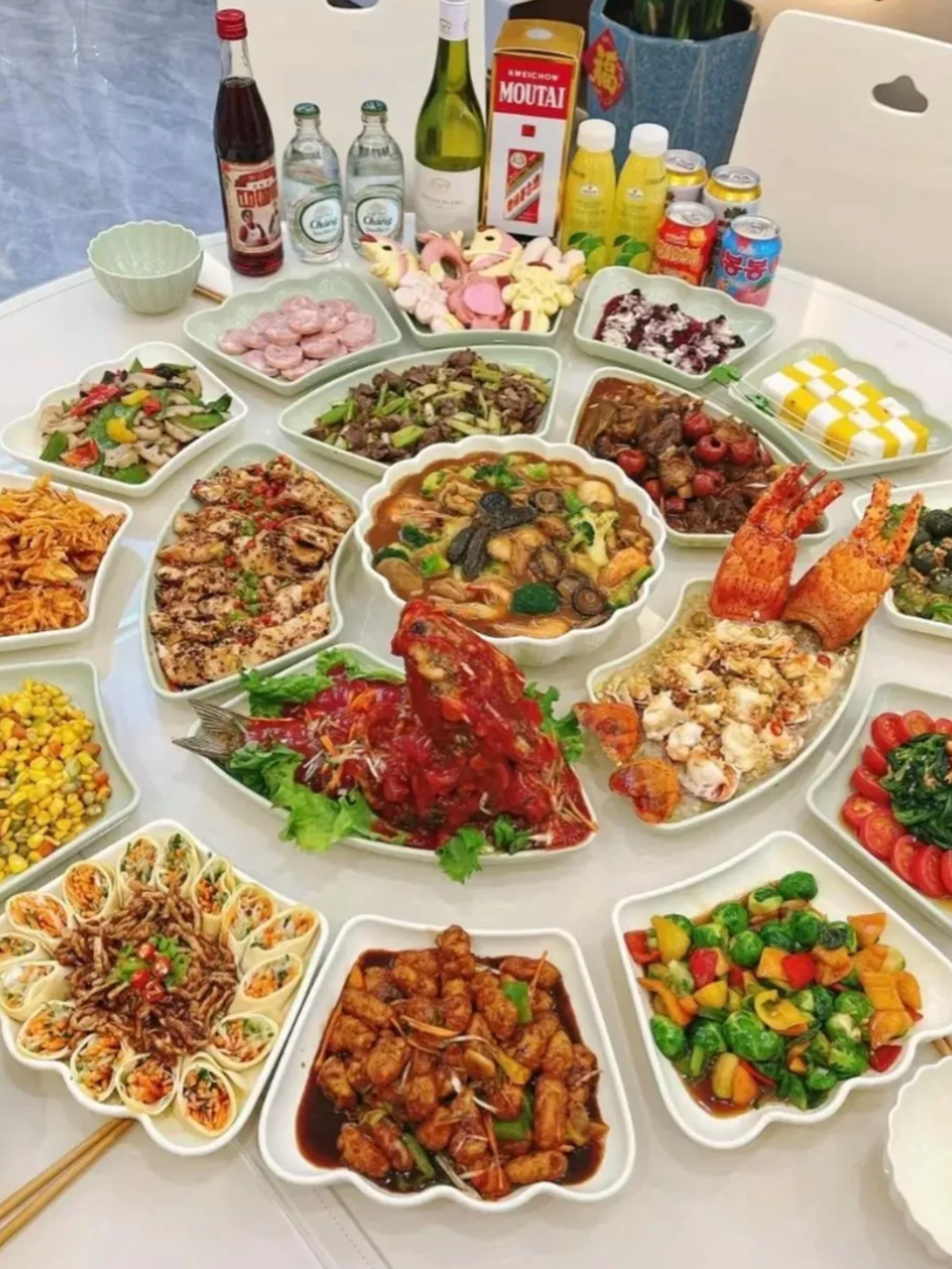 在里面很自然就形成了一桌满满丰富具有吸引力法则的迷你美食版年夜饭