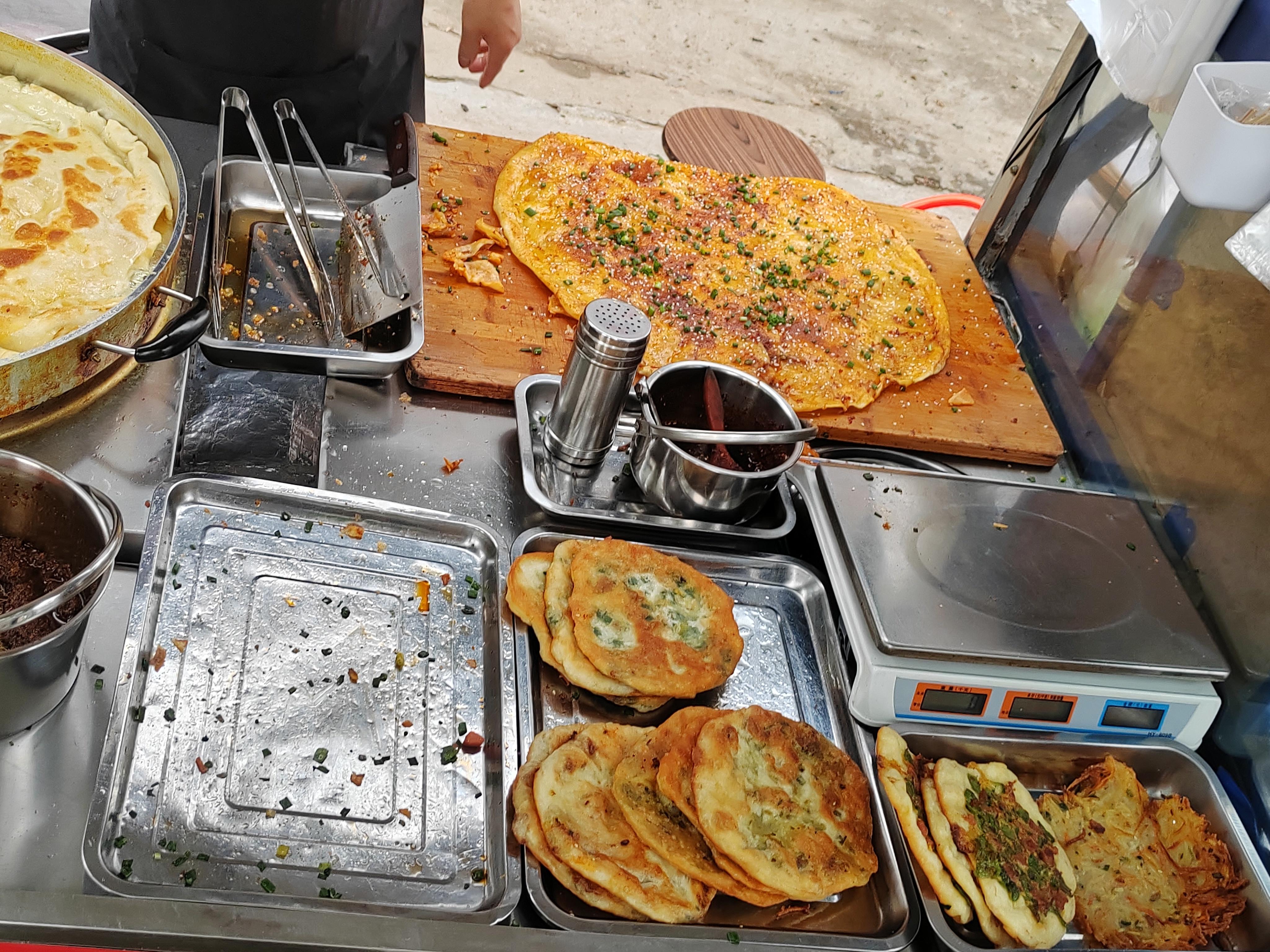 亭了一 的想法: 杂酱饼 | 香喷喷的杂酱饼 br>圆圆的一张饼,热烘烘