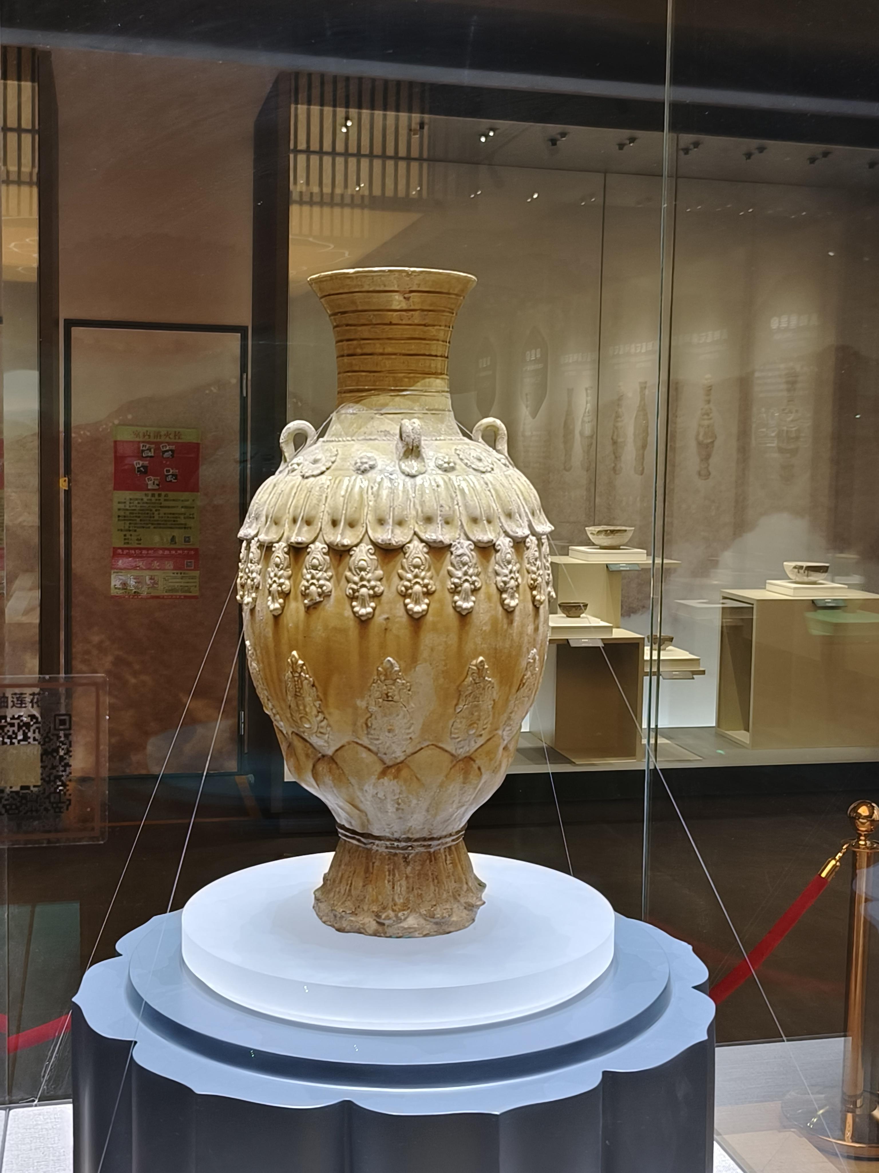 疏帘淡月 的想法: 青釉莲花尊