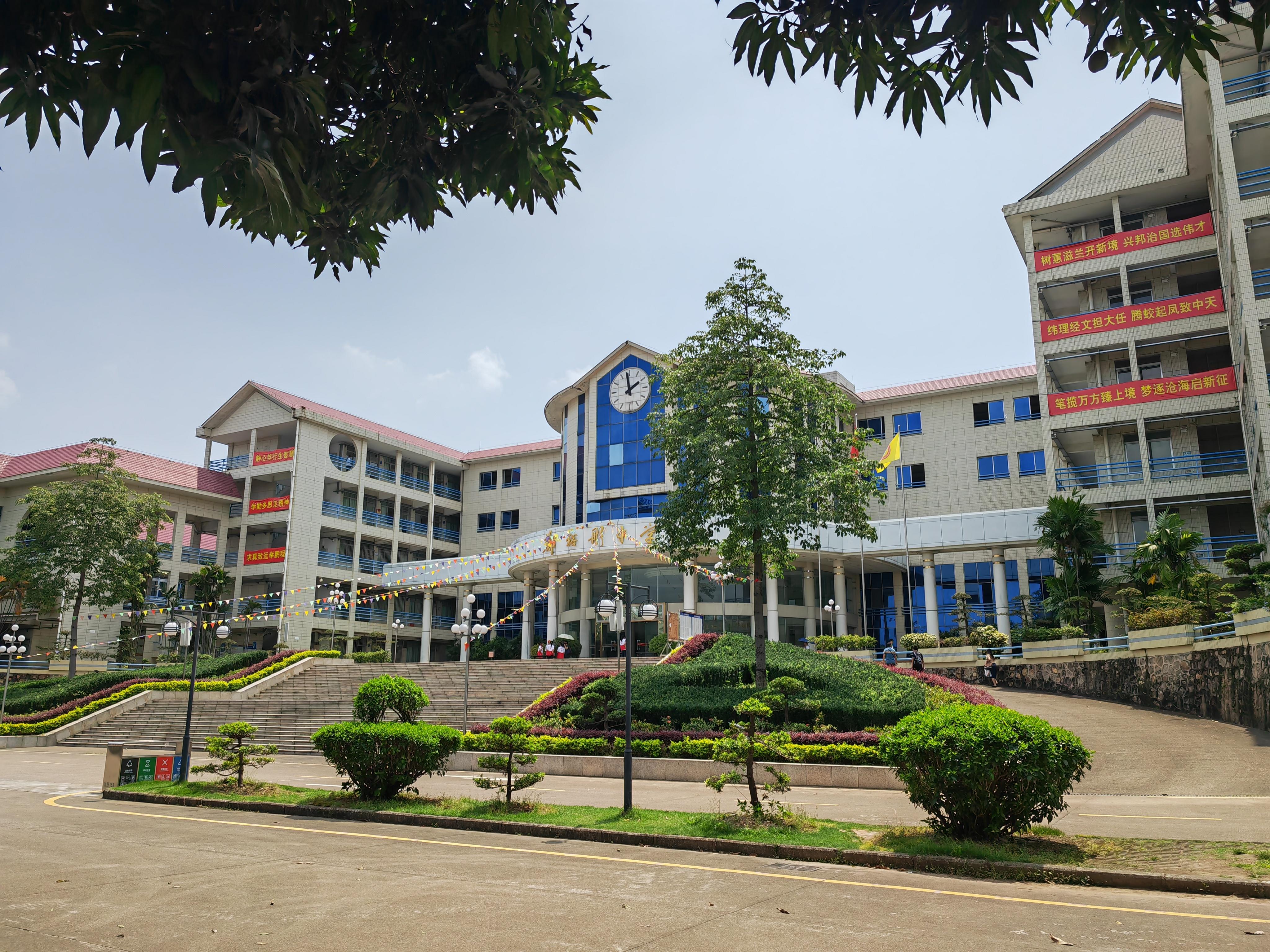 我终于能回母校