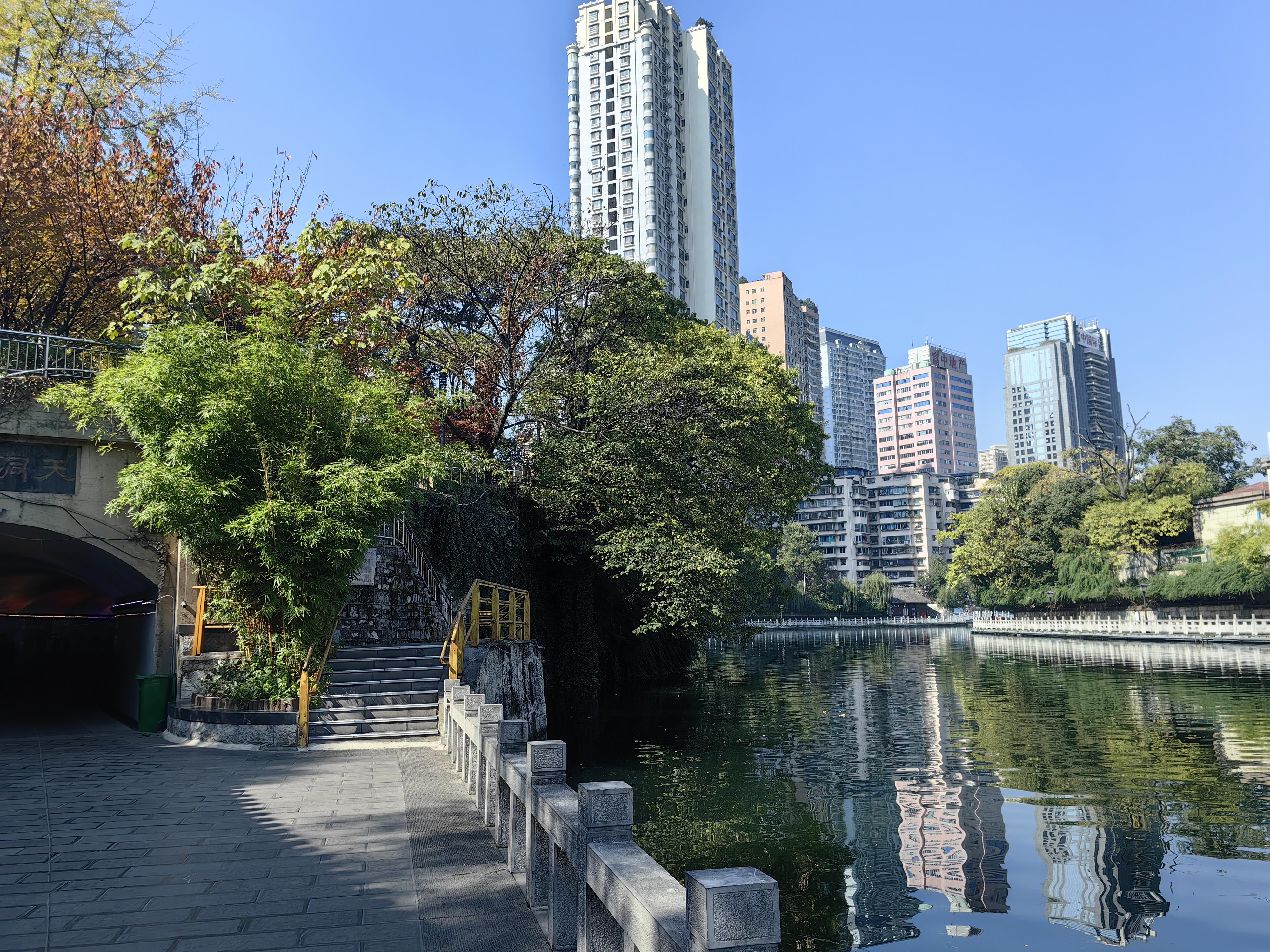 草莓荔枝糖 的想法: 南明河的风景