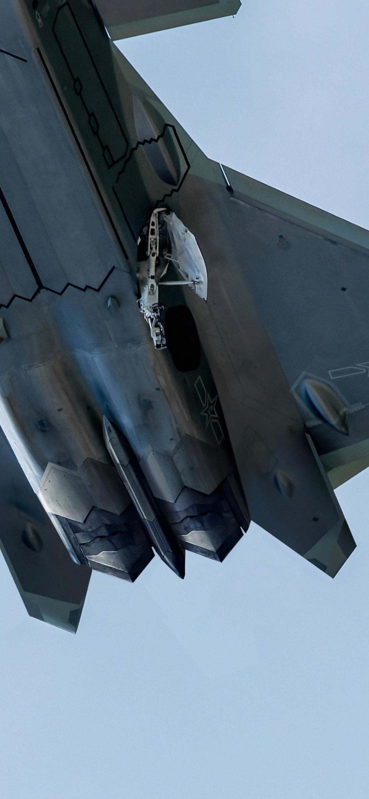 hua 的想法: 配备隐身矢量喷口的歼20最新改进型