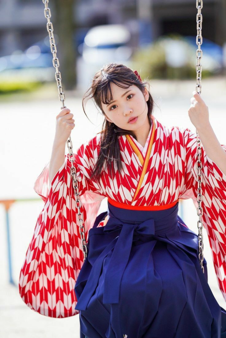 张艾菲 的想法: 日本大正时期的学生妹 br>穿这样,好看不?