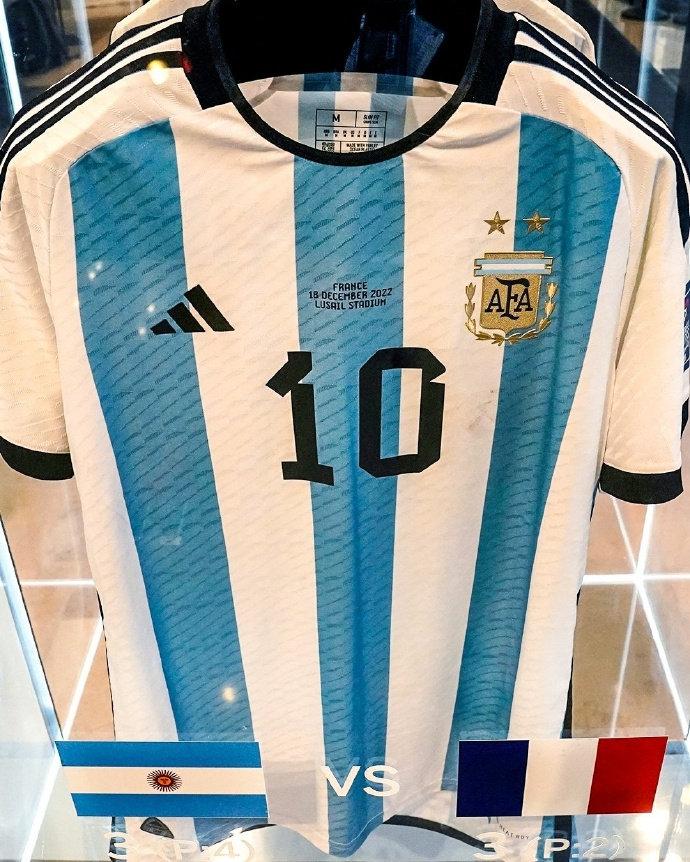 梅西世界杯球衣拍出780万美元梅西卡塔尔世界杯落场球衣套装已结束