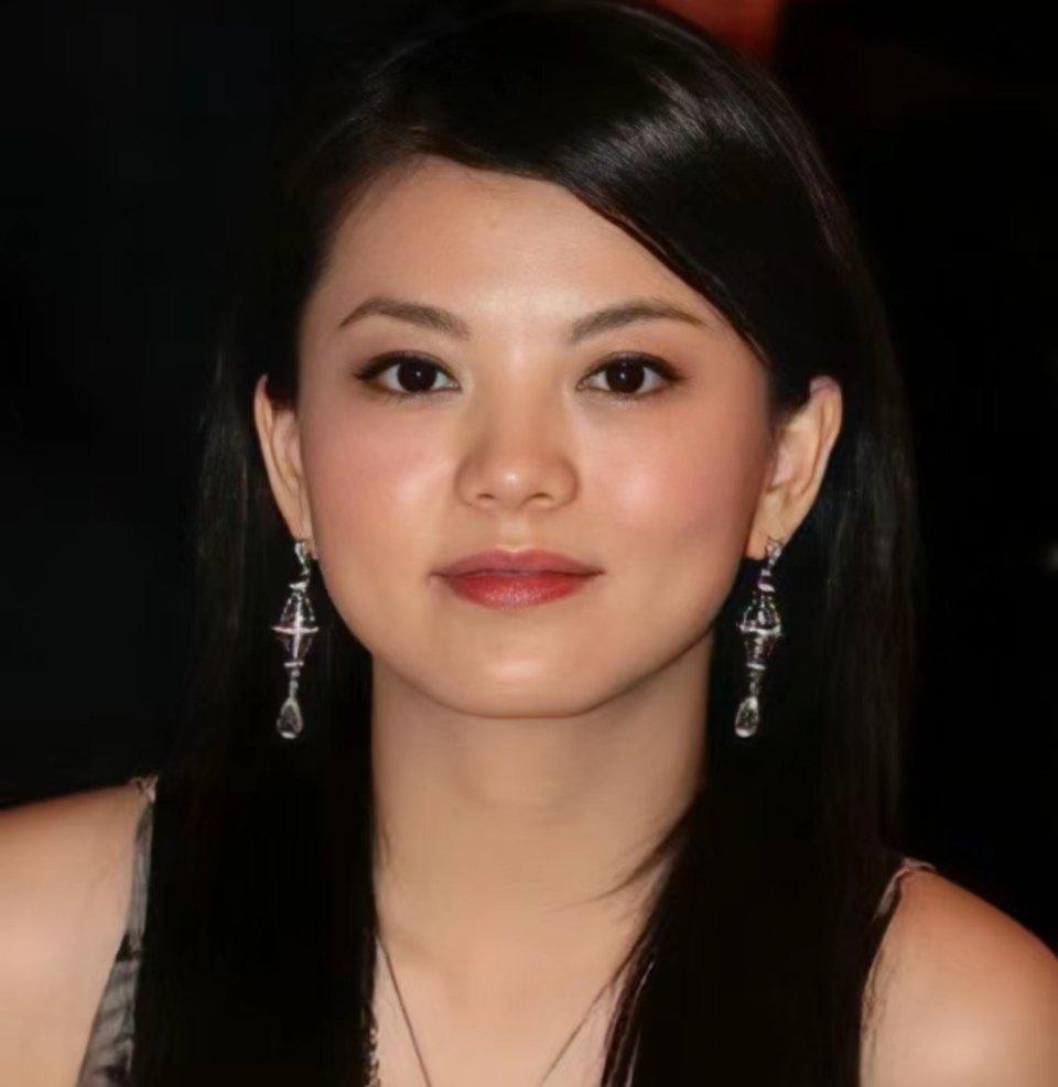 思姐观脸 的想法: 李湘 br>水型人 br>水主智,又为财.