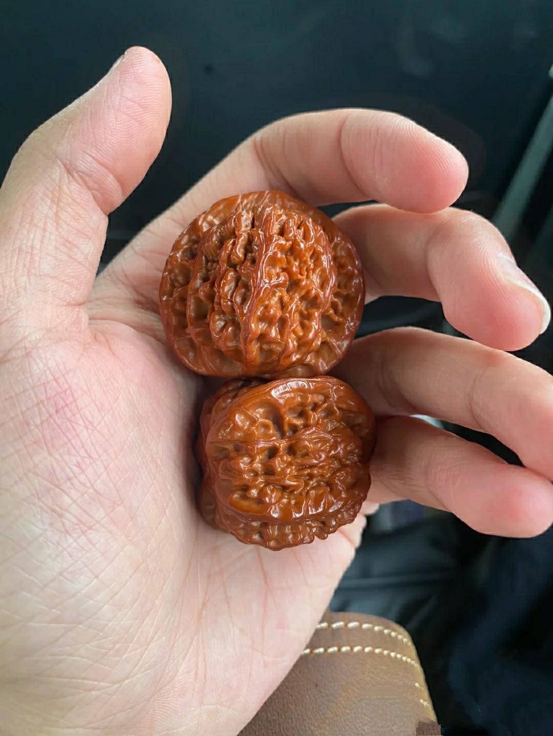 哦吼 的想法: 每日一种文玩核桃介绍第十八天:望月狮子头 br> 望月