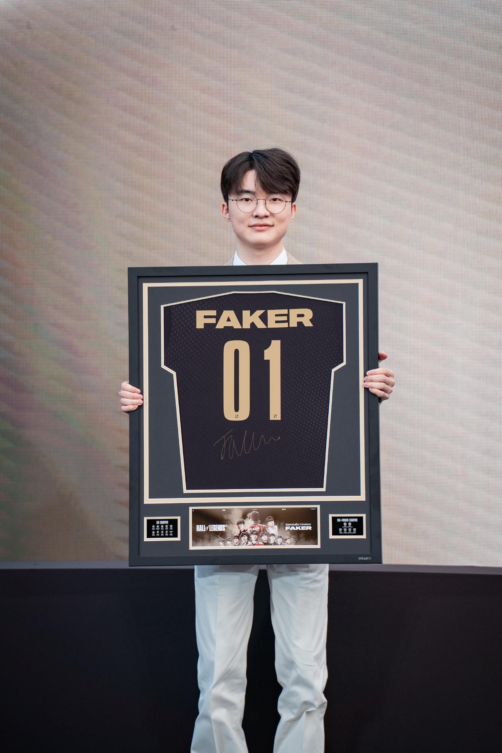 faker名人堂颁奖返图