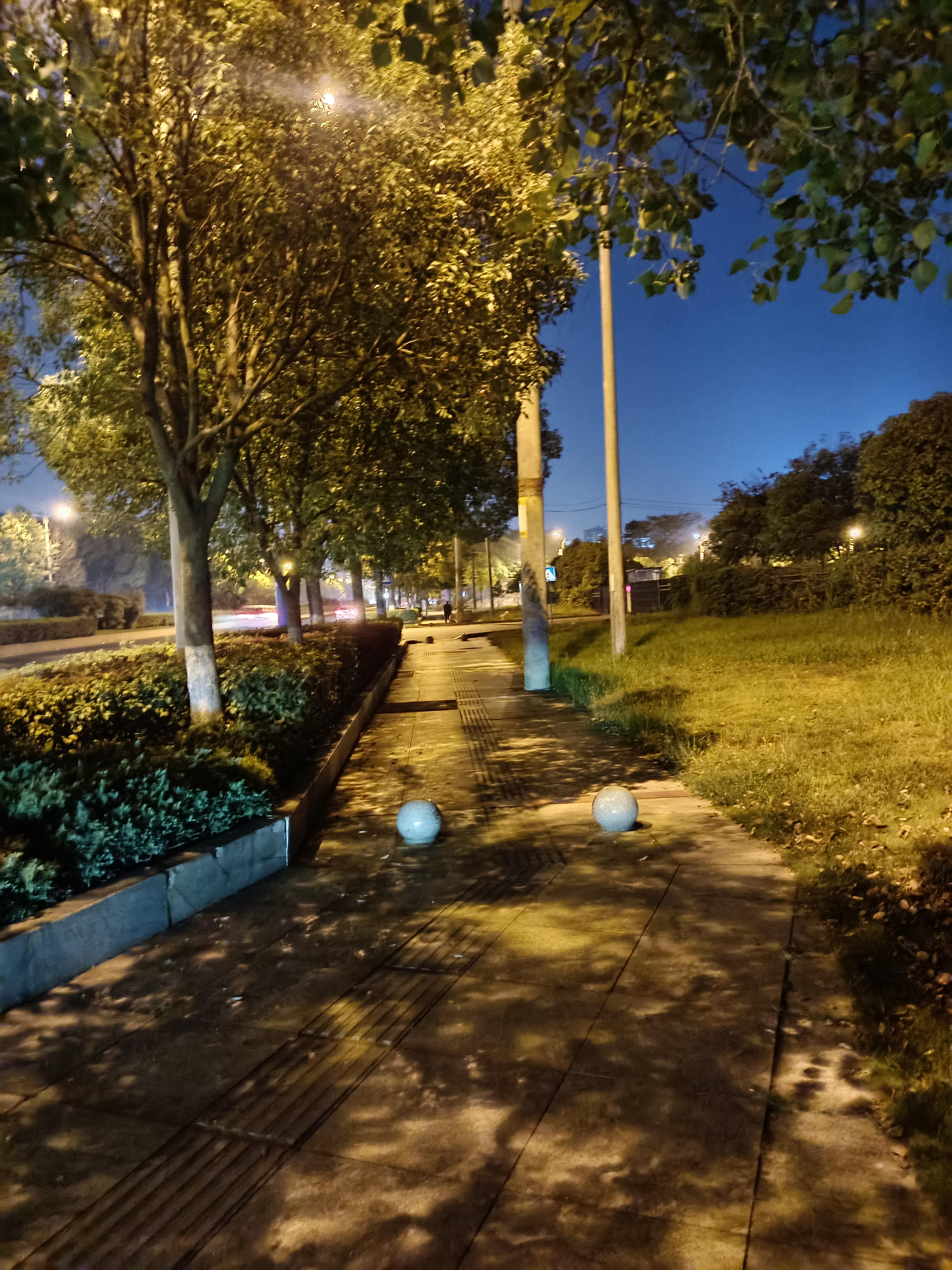 夜跑 | 重拾4年前的夜跑习惯感受跑步途中曼妙夜色深秋扑鼻