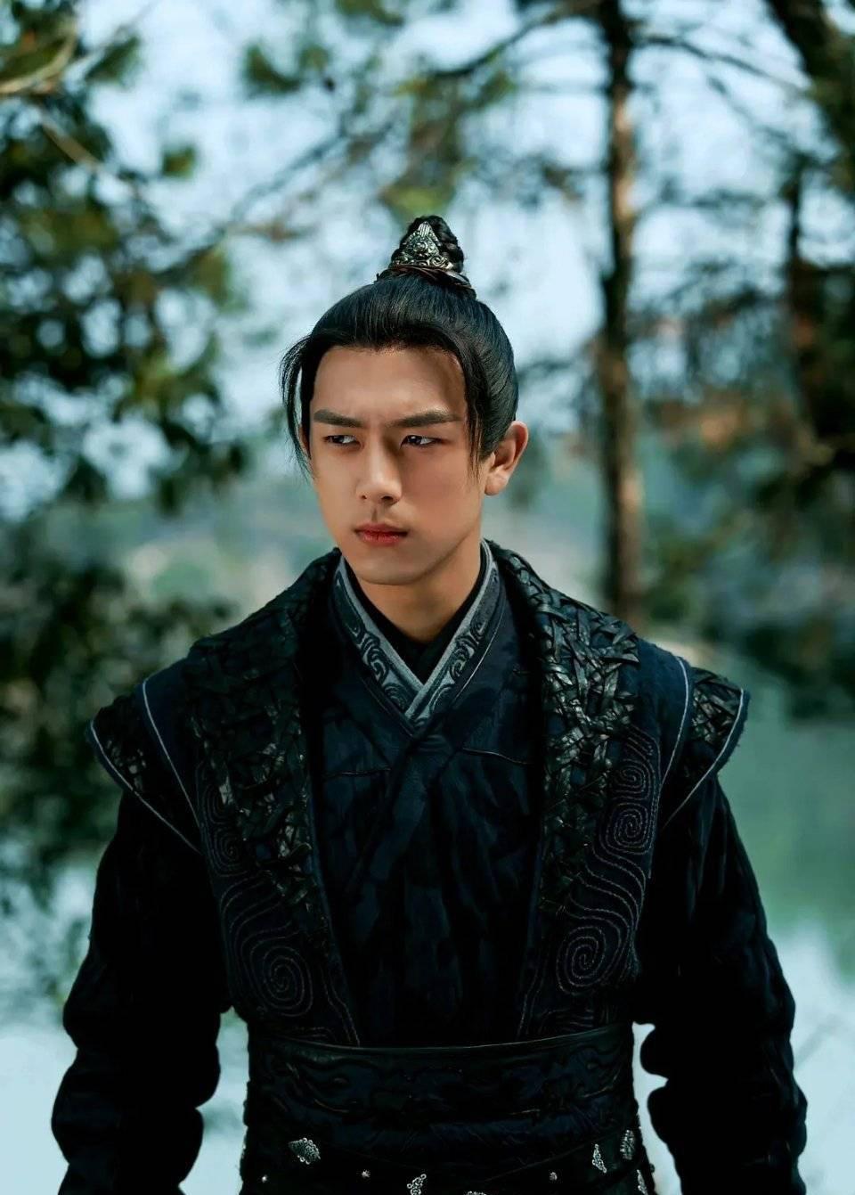 沐熙 的想法: 杨紫李现疑二搭出演《国色芳华》 男方粉丝发文反对 br>