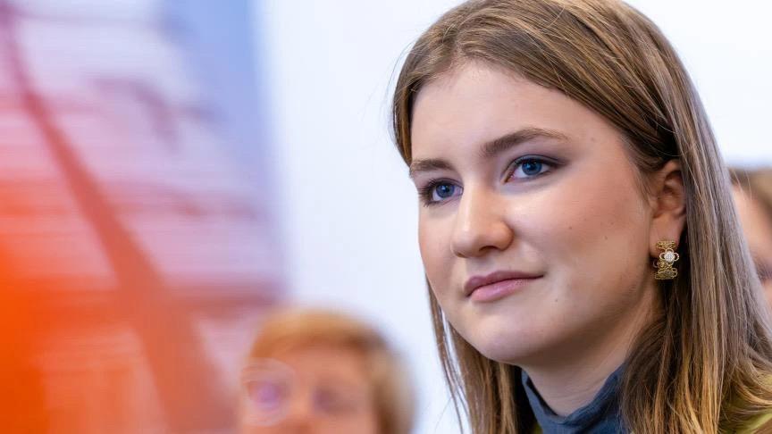 比利时未来女王伊丽莎白公主与平民同学恋爱了男方家人和比利时王室均